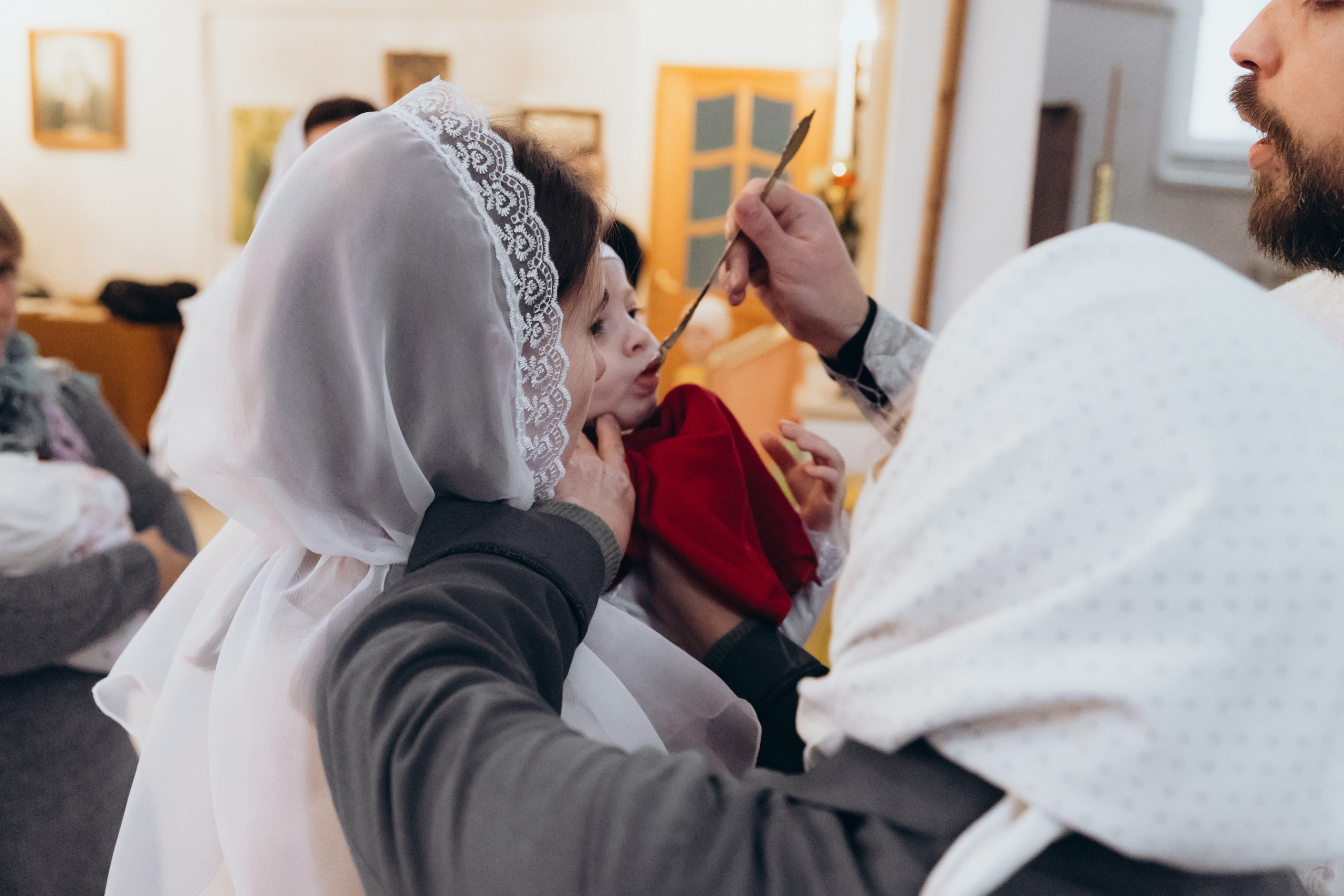 Крещение Веры. Фотограф на крещение в Рязани. Семейный фотограф