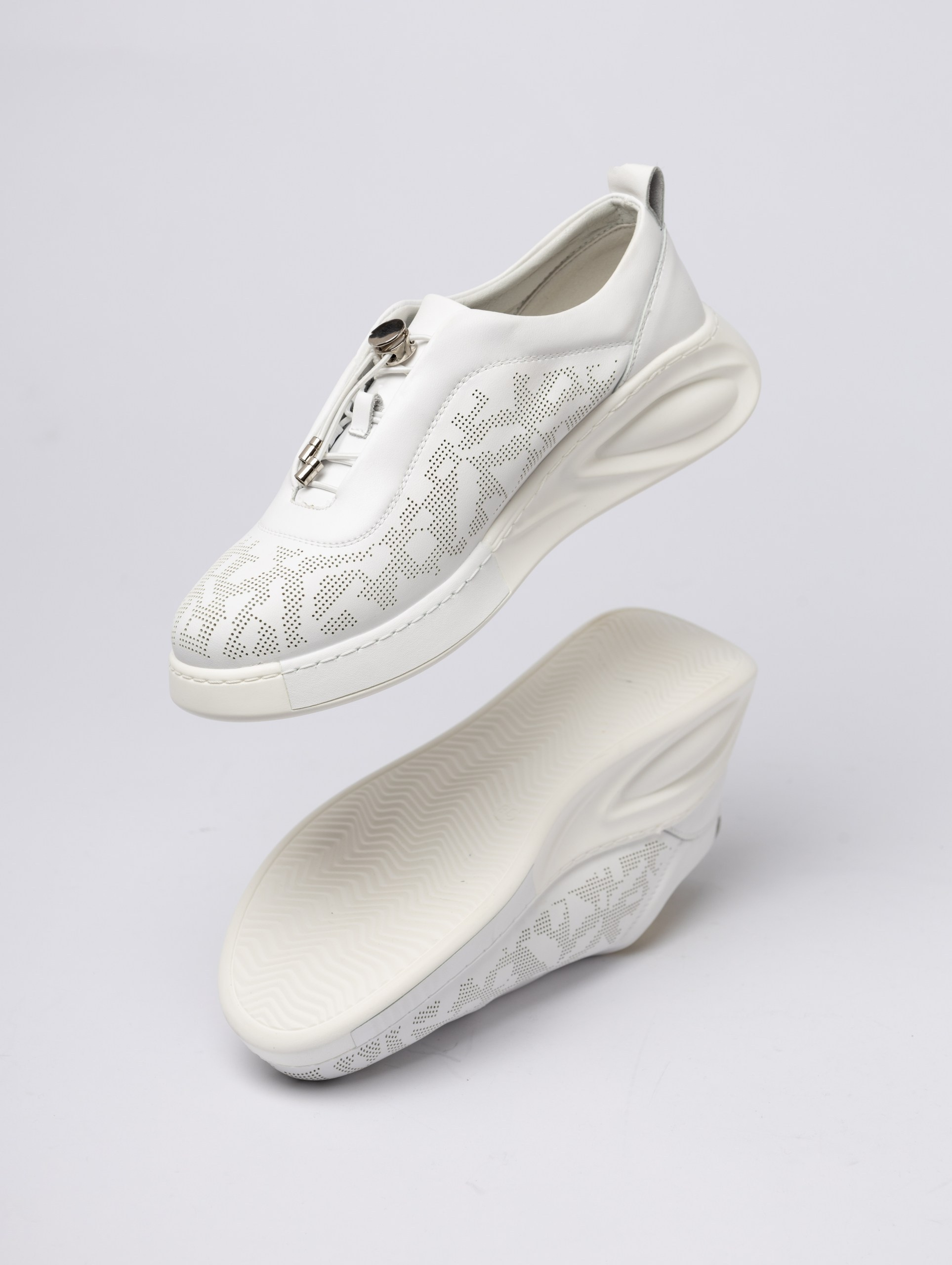 Предметная съемка и продакшн видео обуви для каталога, сайта, маркетплейсов. Студия коммерческой съемки ХВОЯ