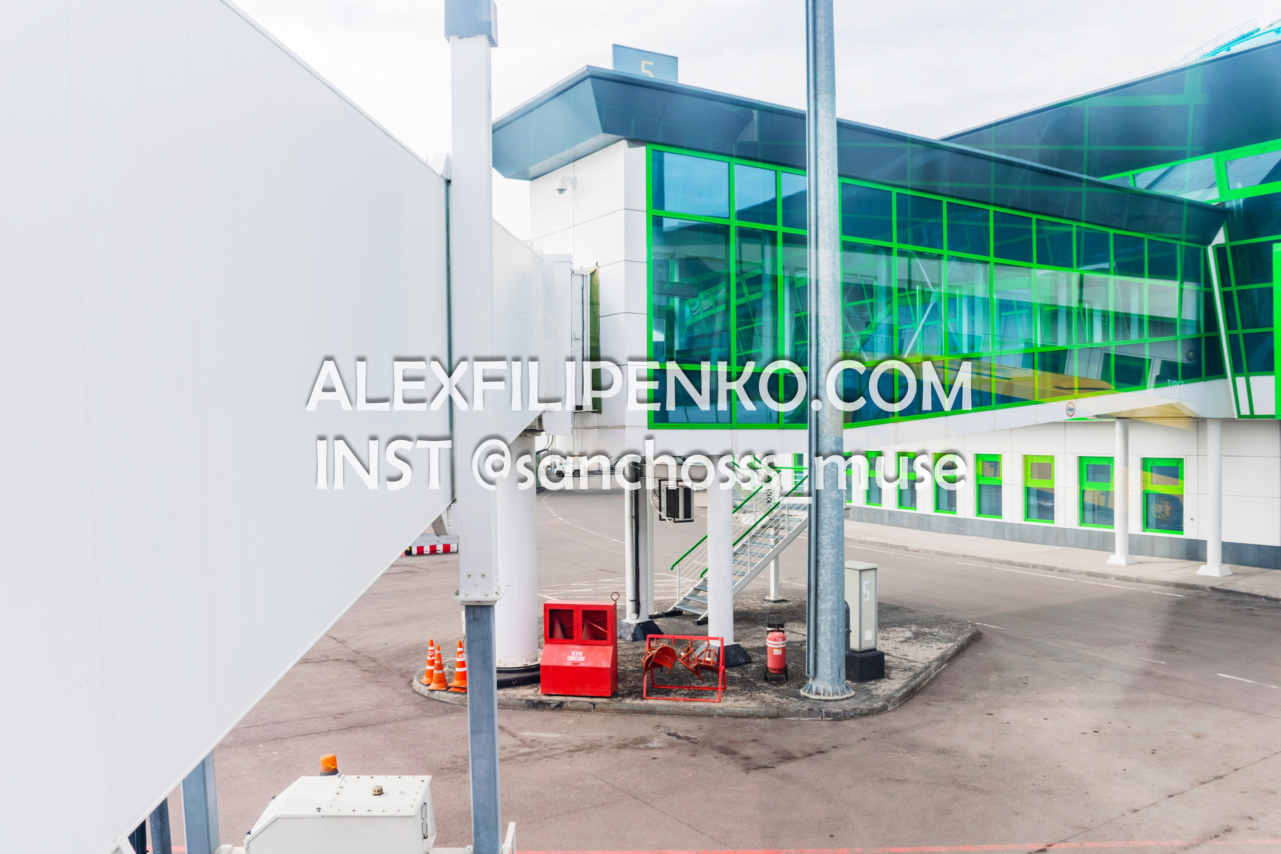 Фотосъемка для рекламного оператора MYD Production в Аэропорту Астаны. Фотограф интерьера недвижимости и архитектуры в Астане