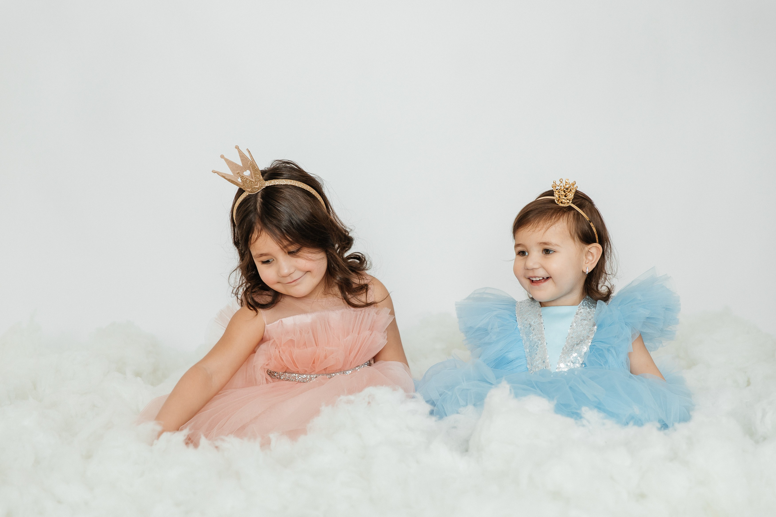 Маюша и Милаша в облаках. Воронистая Анастасия. Фотограф Якутия, Томпонский район