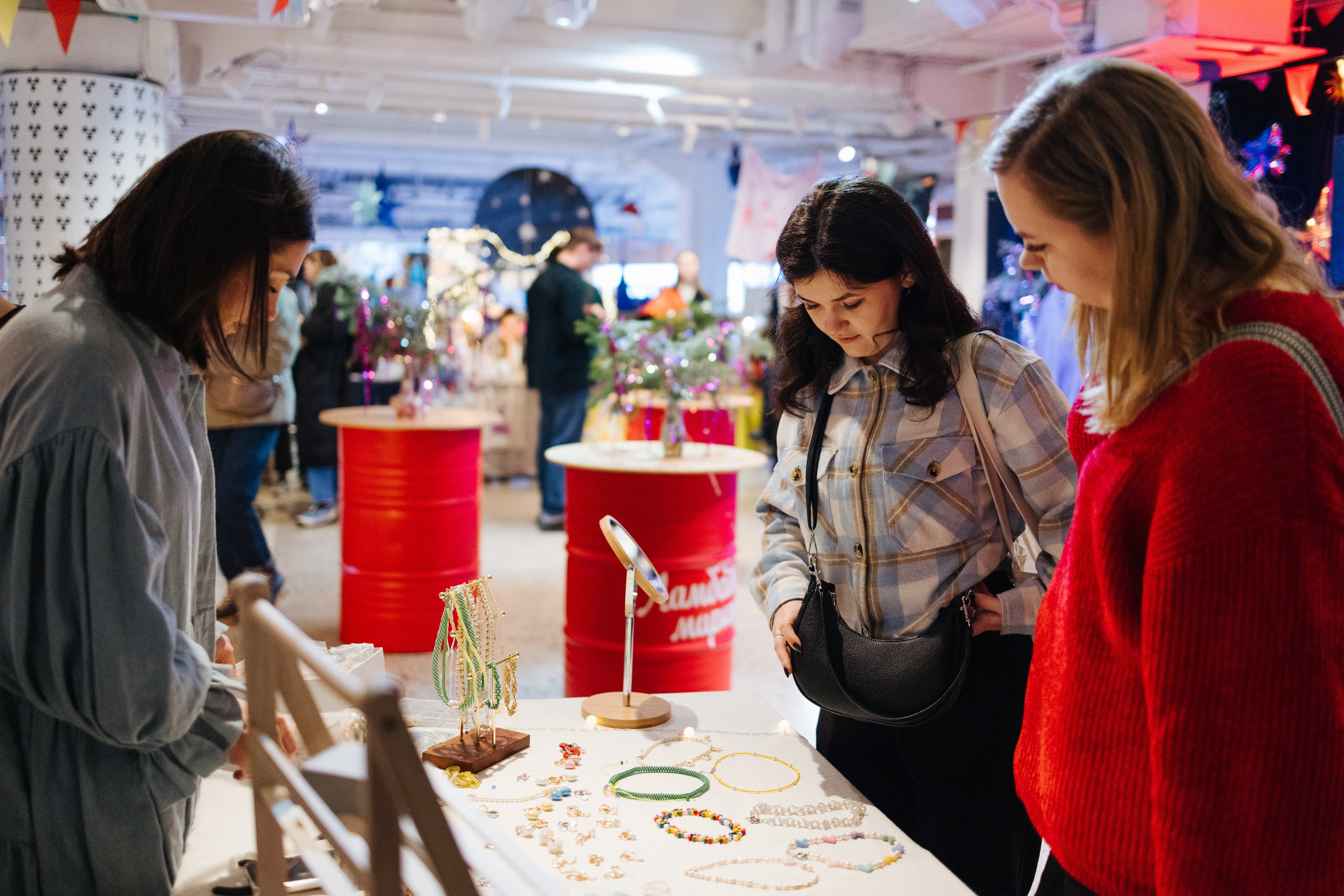 23–24 декабря 2023 в «Три вокзала. Депо» / День 2 / фото Валерий Белобеев. Фотоотчеты «Ламбада-маркета»