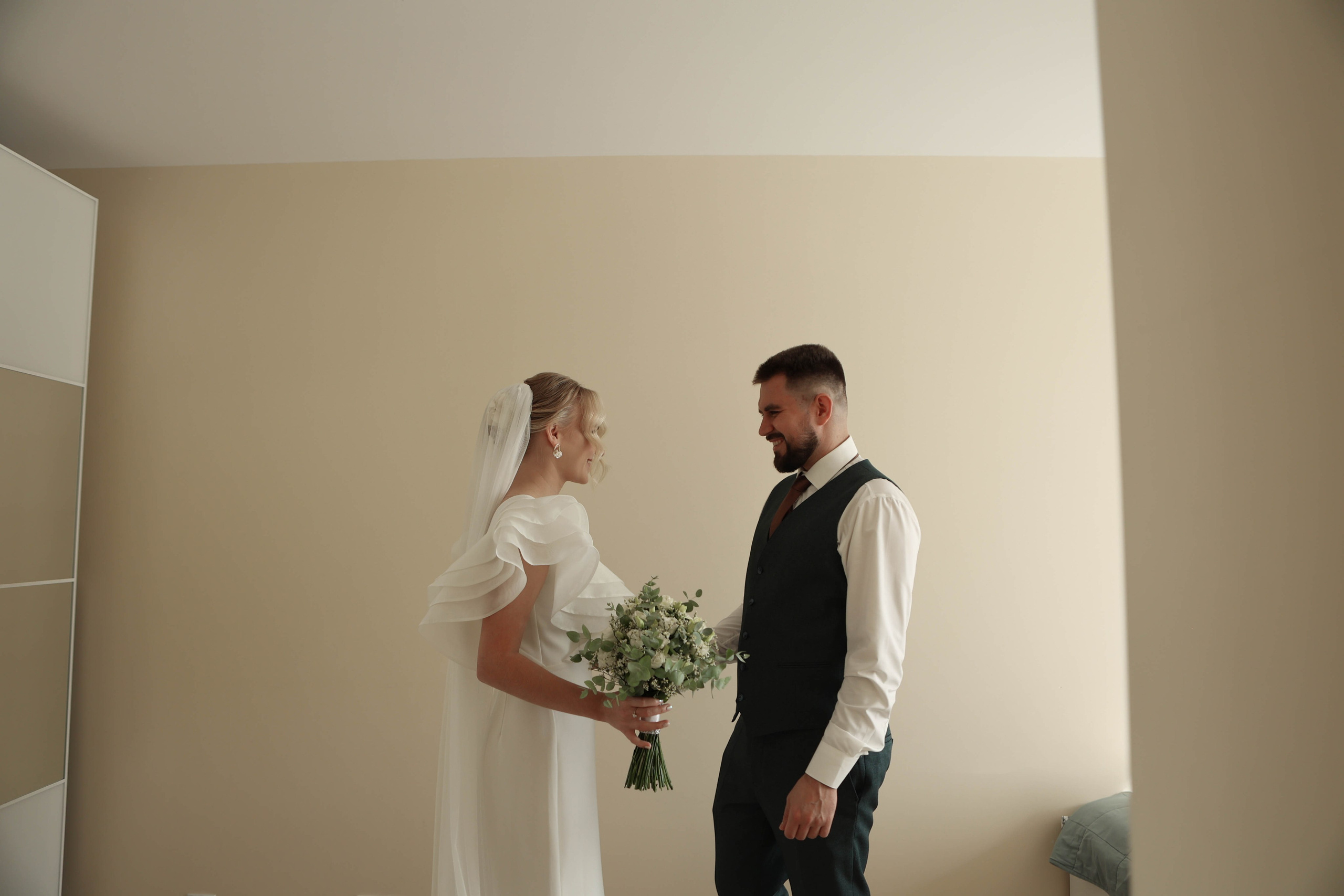 Wake each other up in the morning. Свадебный фотограф FOTOKEYT