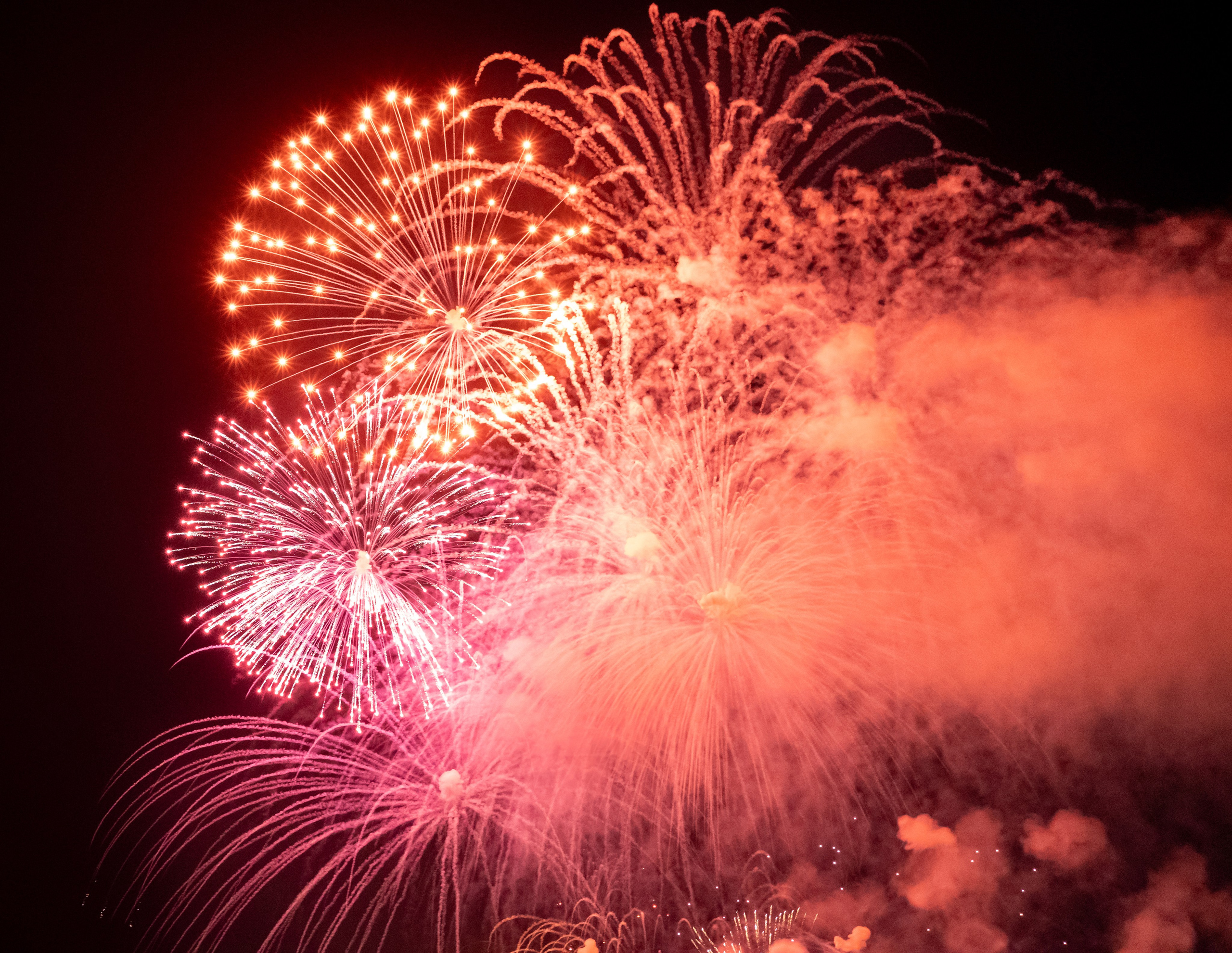 Праздничный салют в честь Дня защитника Отечества. Главная