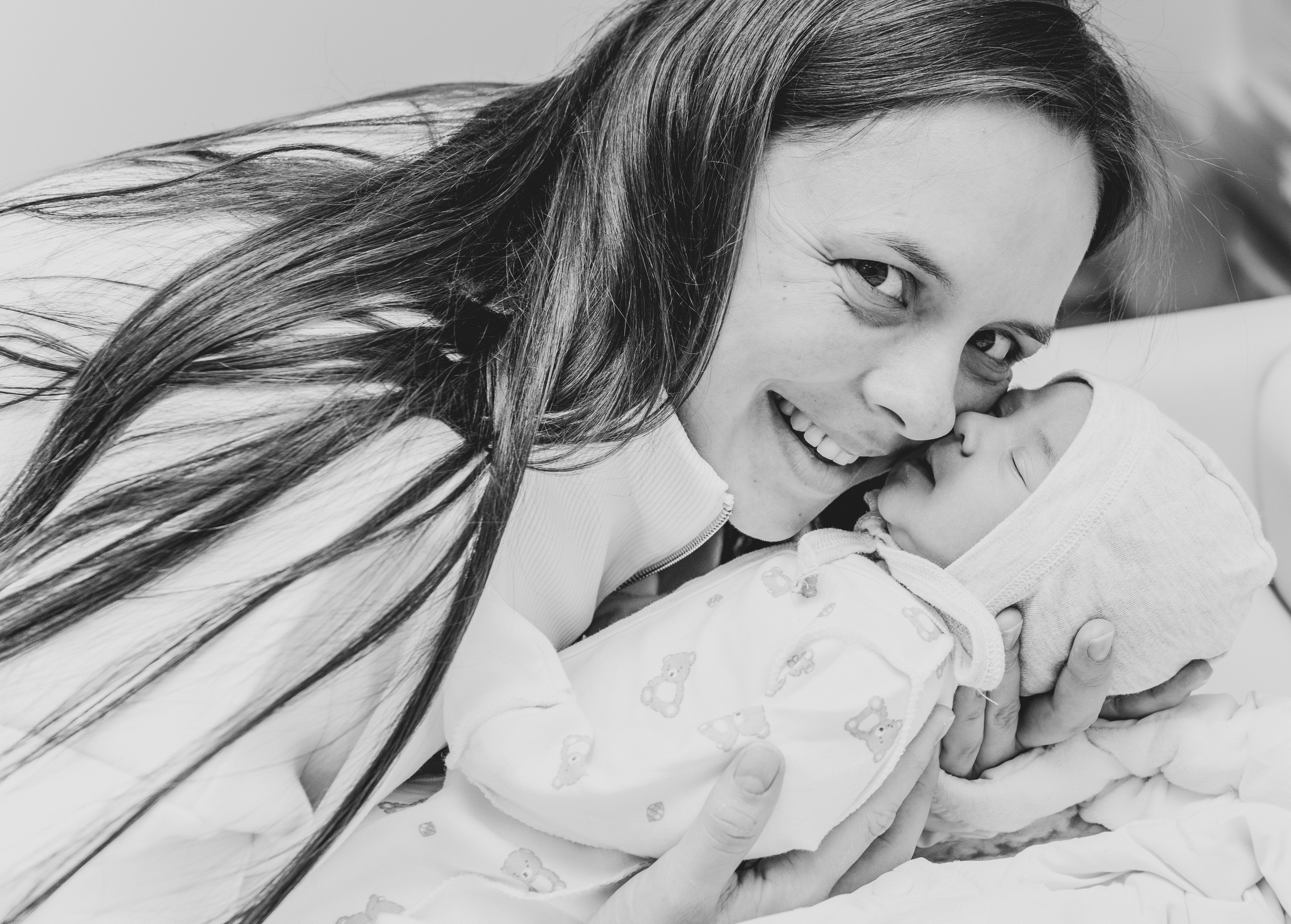 Выписка малышки. Мать и дитя на Севастопольском. Фотограф на выписку из роддома в Москве и МО