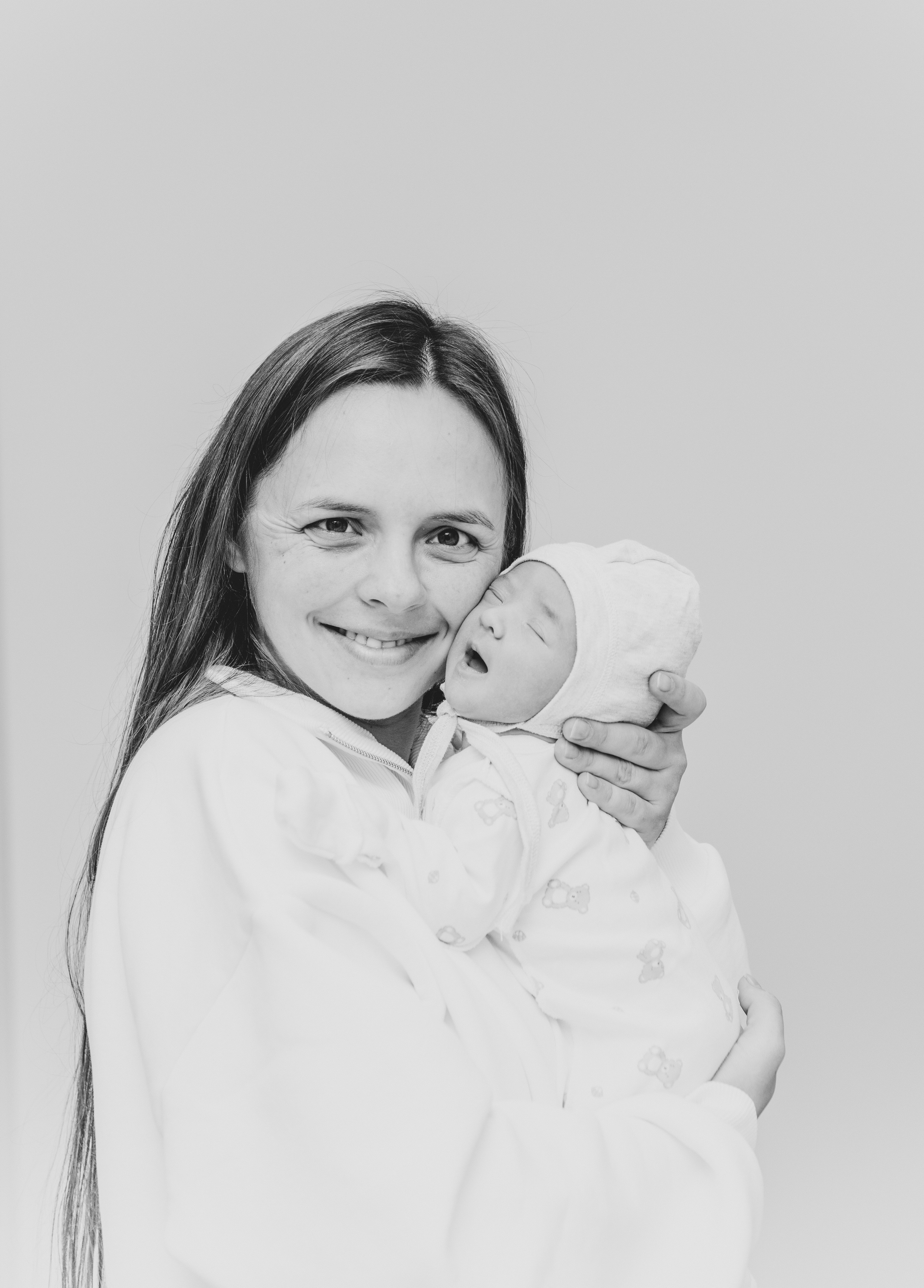 Выписка малышки. Мать и дитя на Севастопольском. Фотограф на выписку из роддома в Москве и МО
