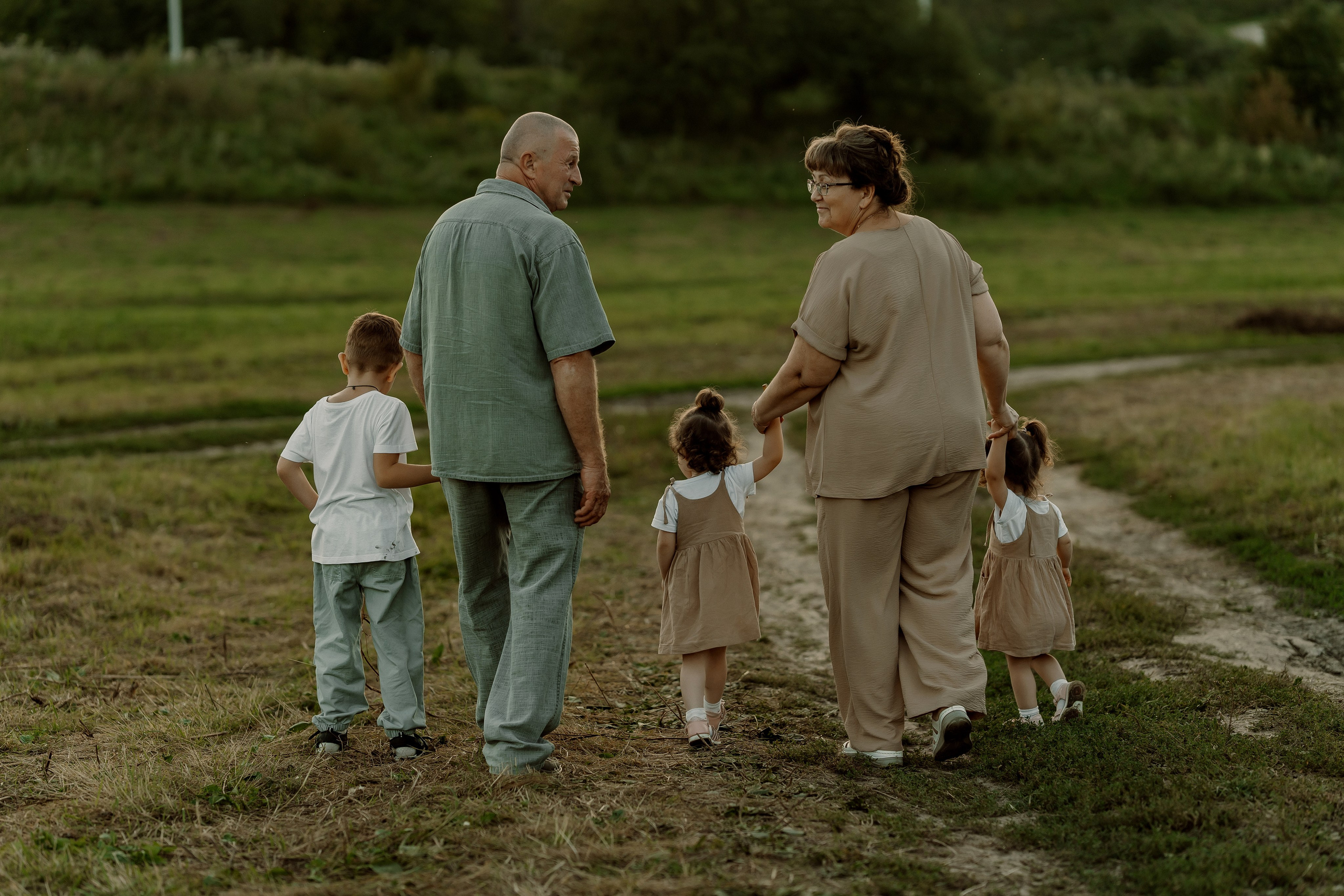 Съемка с внуками. Свадебный и индивидуальный фотограф в Суворове Клюева Мария