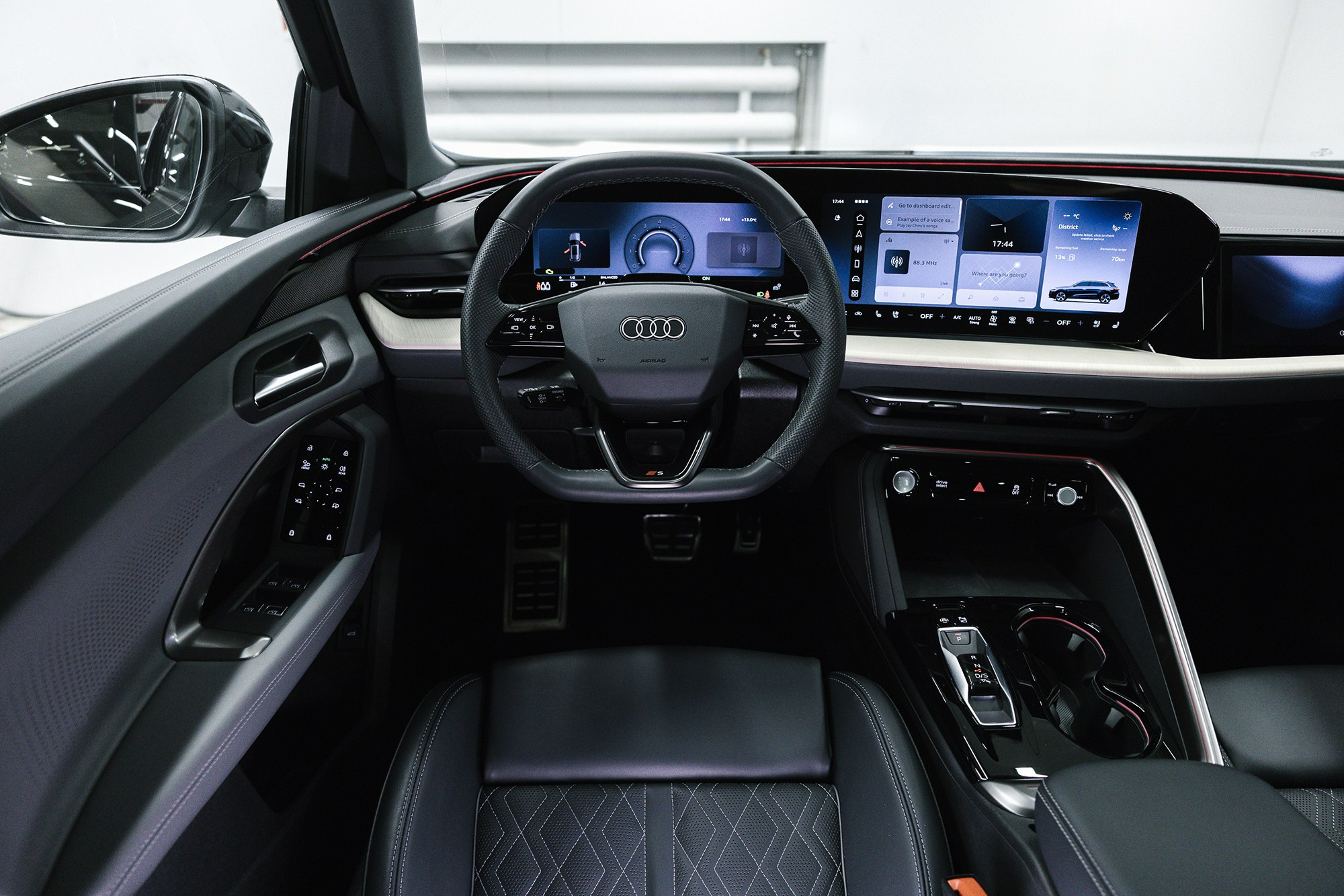 Audi Q5  40 TFSI 2.0 S tronic (204 л. с.). Автосалон «Х-Авто»