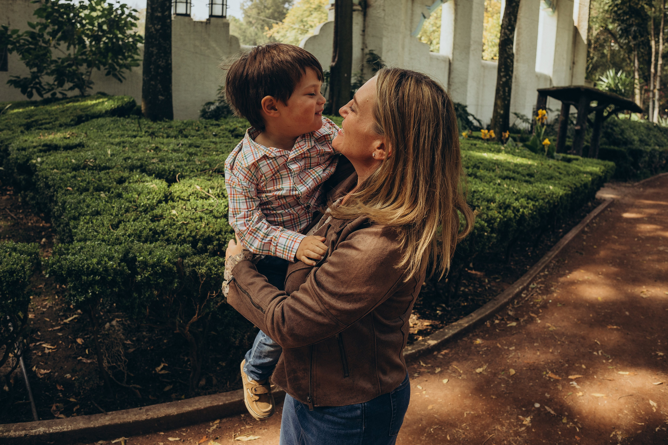 Sesión de fotos de mama e hijo en el Parque México, Condesa, Ciudad de México. Ирина Крохалева. Семейный фотограф в Екатеринбурге