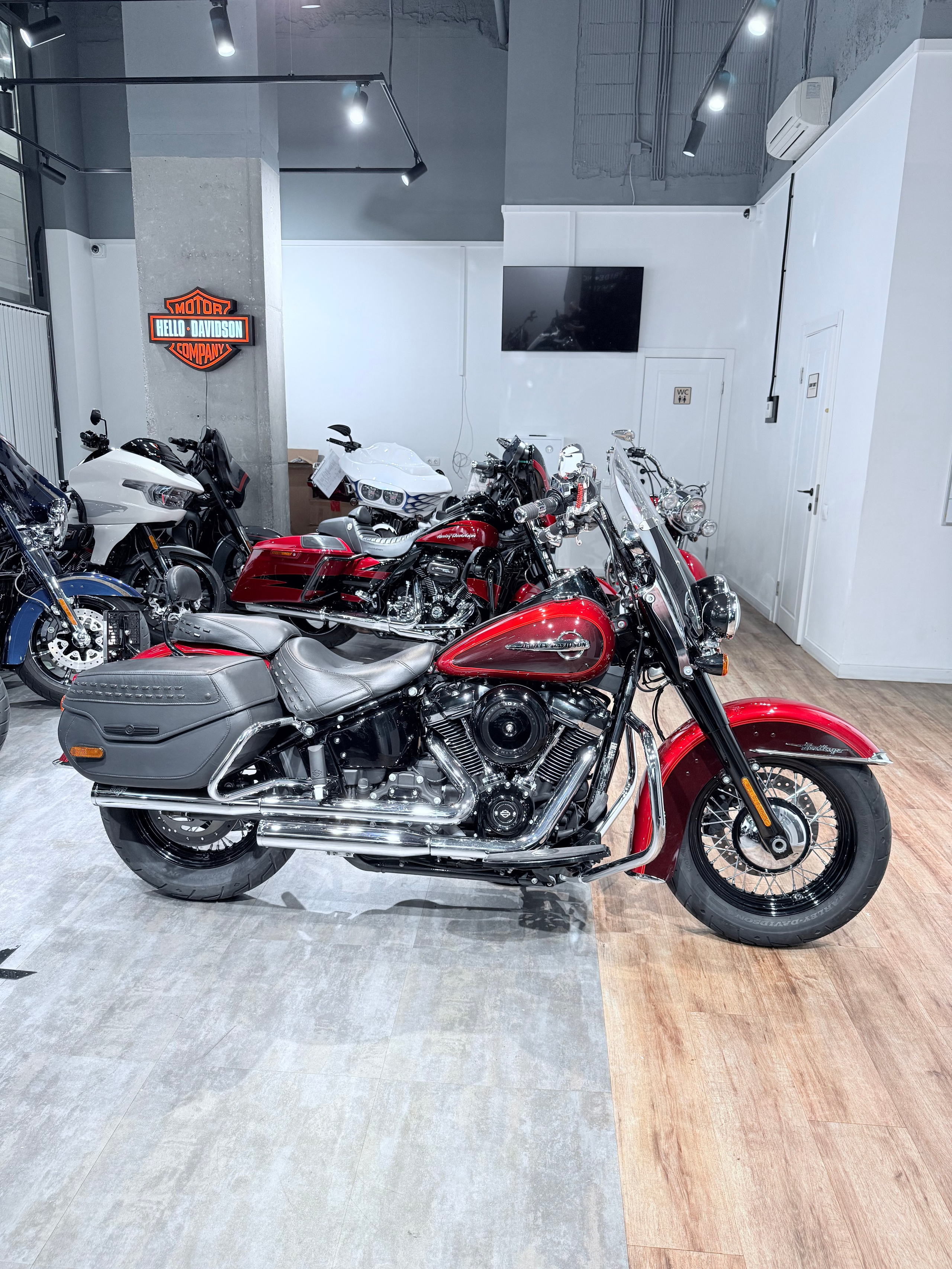 Мотоциклы Harley-Davidson 2018 Heritage Limited (Softail)  — купить мотоцикл. Hello Davidson, Москва. Только хорошие мотоциклы…