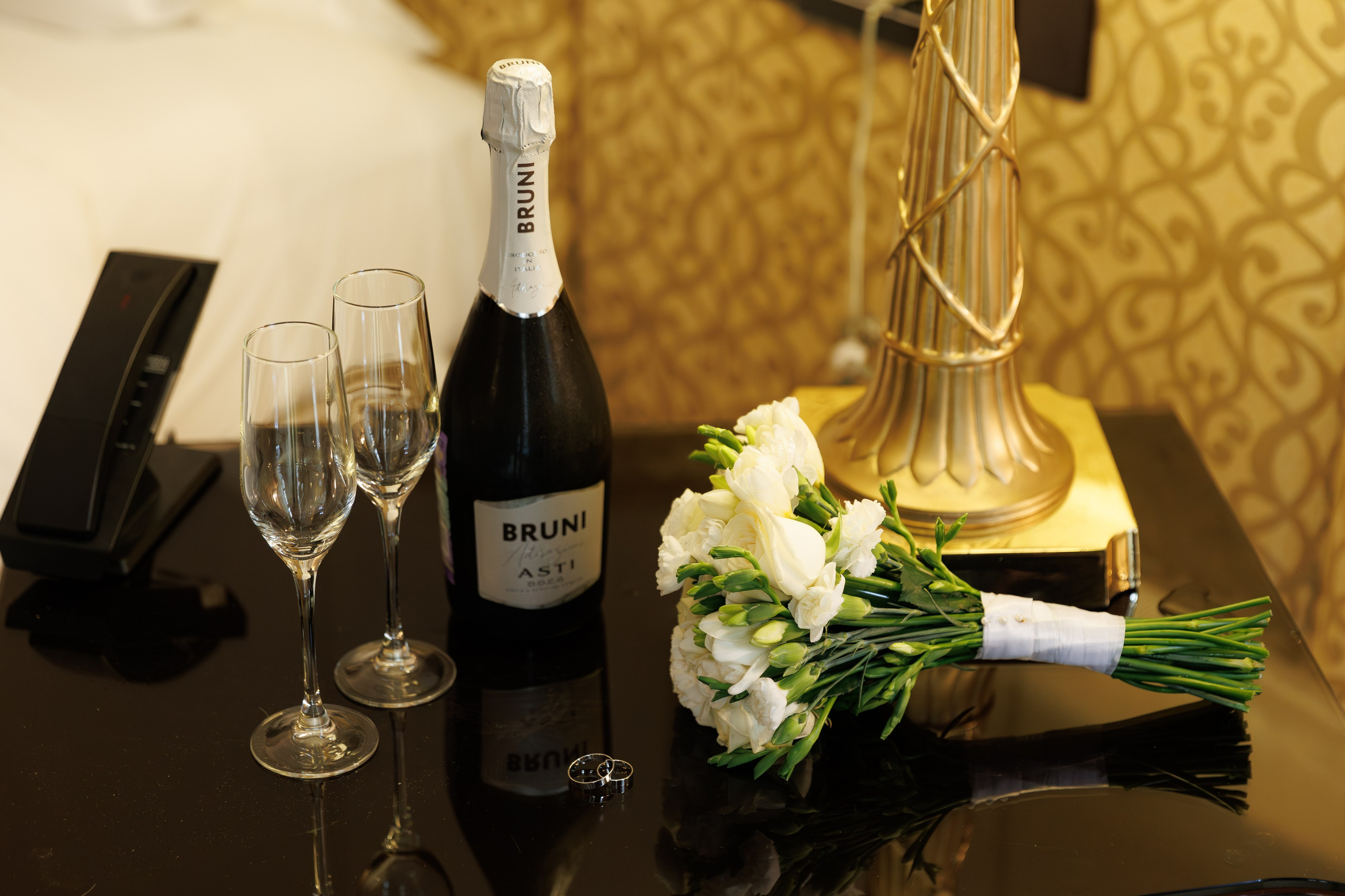 Свадебная фотосессия в отеле St. Regis Никольская. Свадебный фотограф Москва и МО Сергей Киржаев