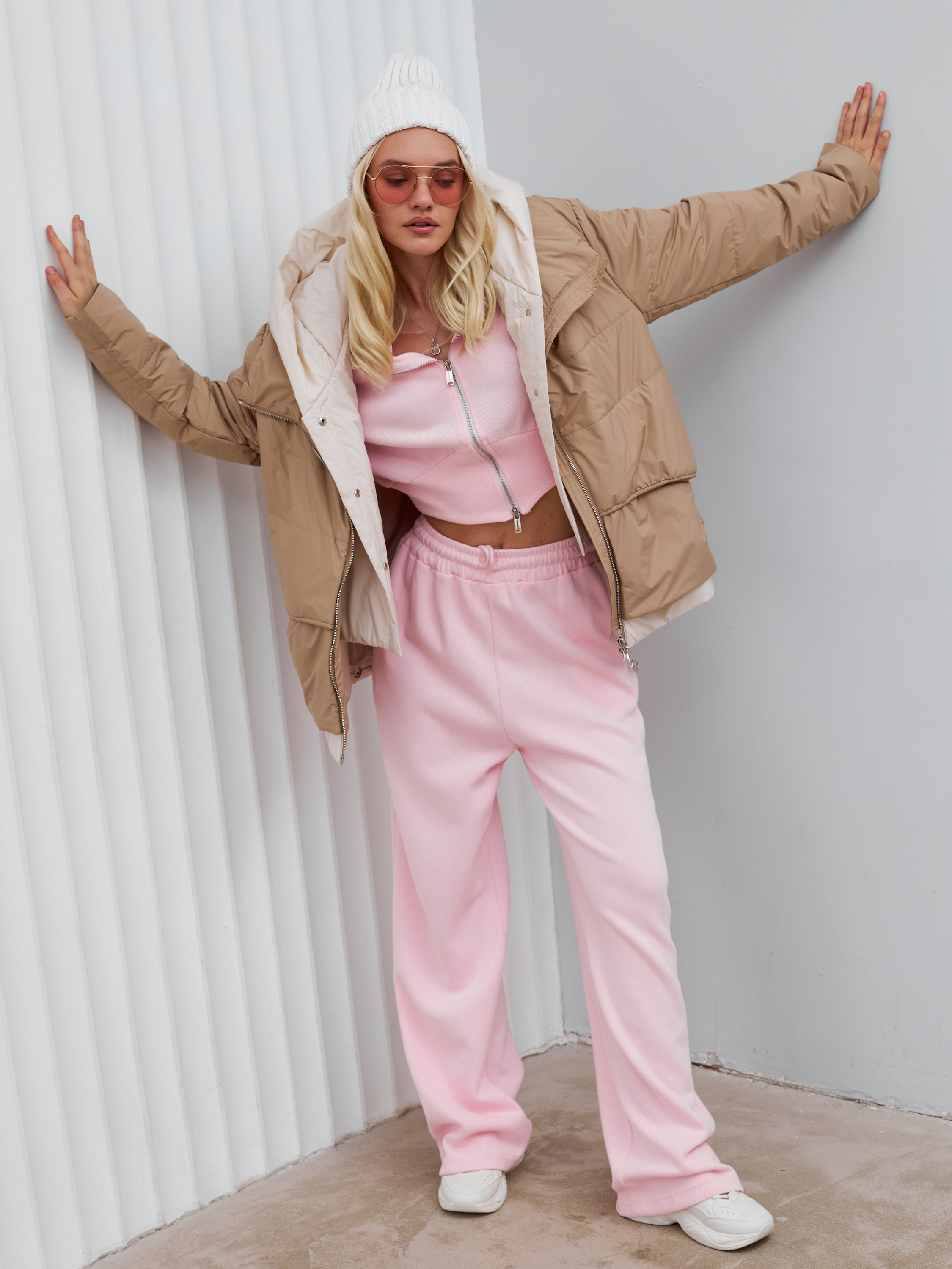 Фотосъемка курток Екатеринбург Wildberries ВБ Ozon Озон фотосессия одежды Екб заказать цена фотосъемка товара WB маркетплейс верхняя одежда. Фотограф Екатеринбург Анастасия Жерновская | Маркетплейсы и нейрофото