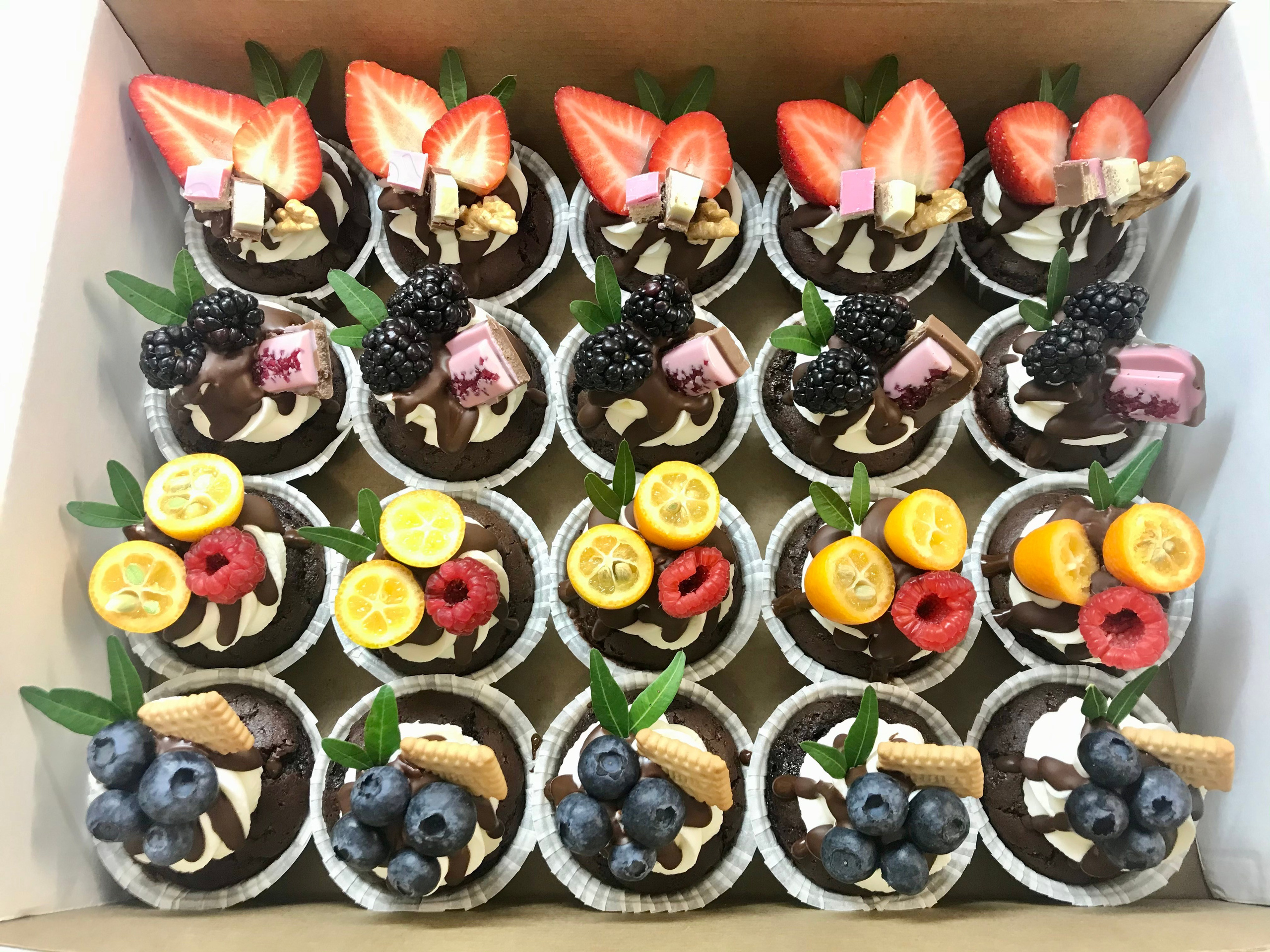 Капкейки фуршетные. Katyasugarsugar капкейки, зефир, торты Москва