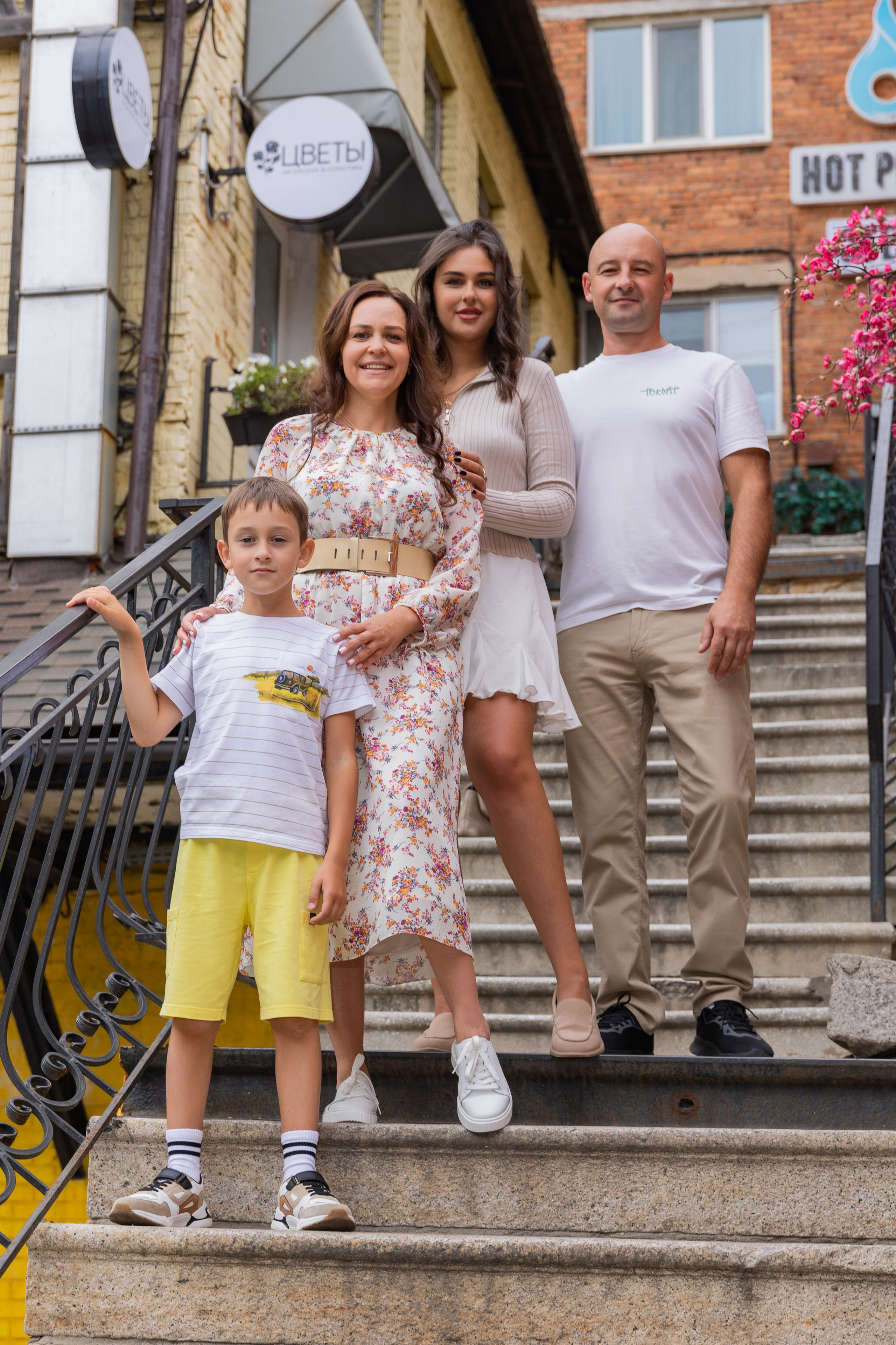 Владивосток, индивидуальная фотосессия, семейная фотосессия, фотосессия, фото, фотосессия для семьи, поза, позировка, фотография, женский портрет, дальний восток, портрет, малый дворик гума, гум