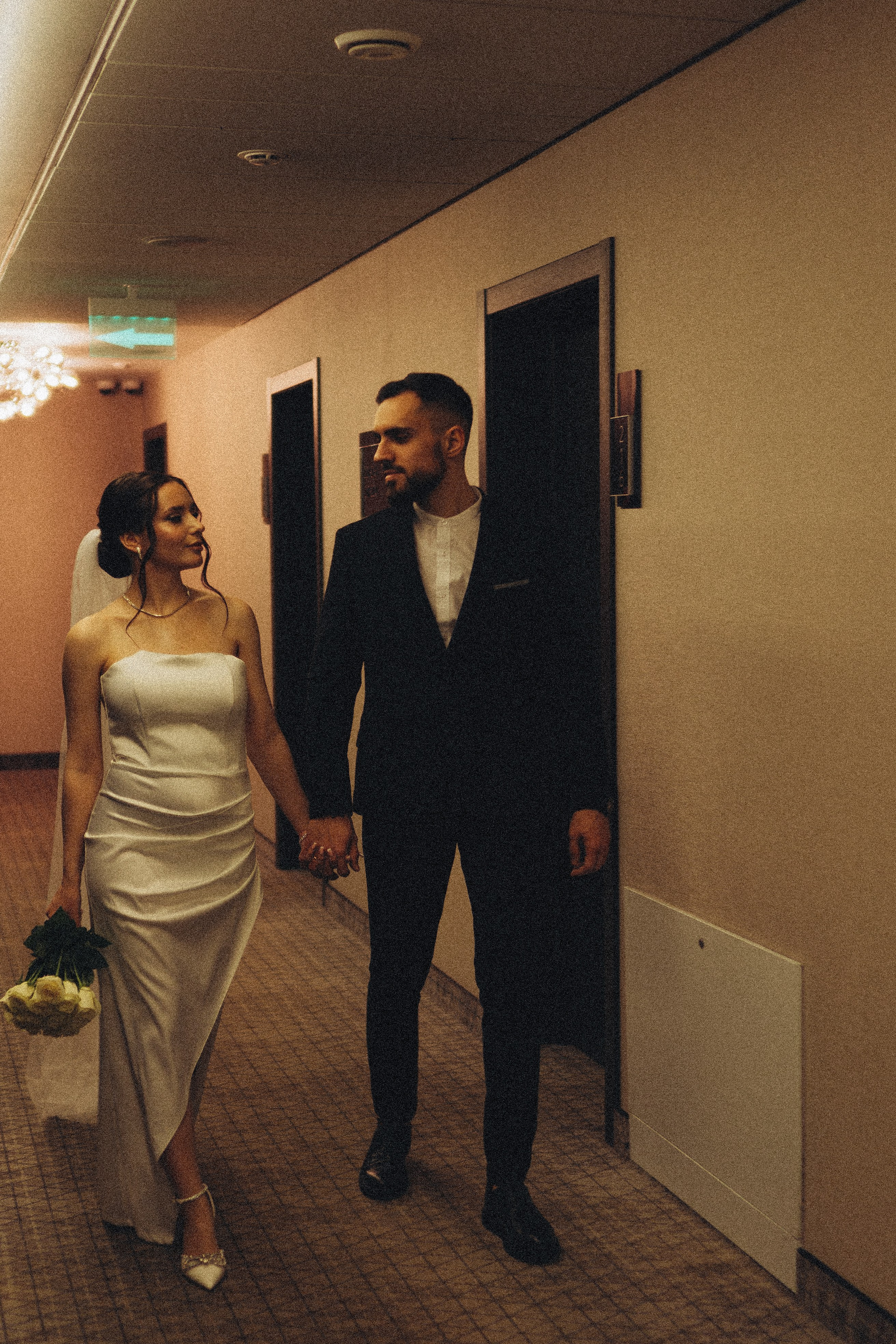 СВАДЕБНАЯ СЬЕМКА СБОРОВ ЖЕНИХА И НЕВЕСТЫ В ОТЕЛЕ И ТАКЖЕ ФОТОСЕССИИЯ В ОТЕЛЕЕ МЕГАПОЛИС БРЯНСК. Профессиональный фотограф, Санкт-Петербург — Виктория Богомолова