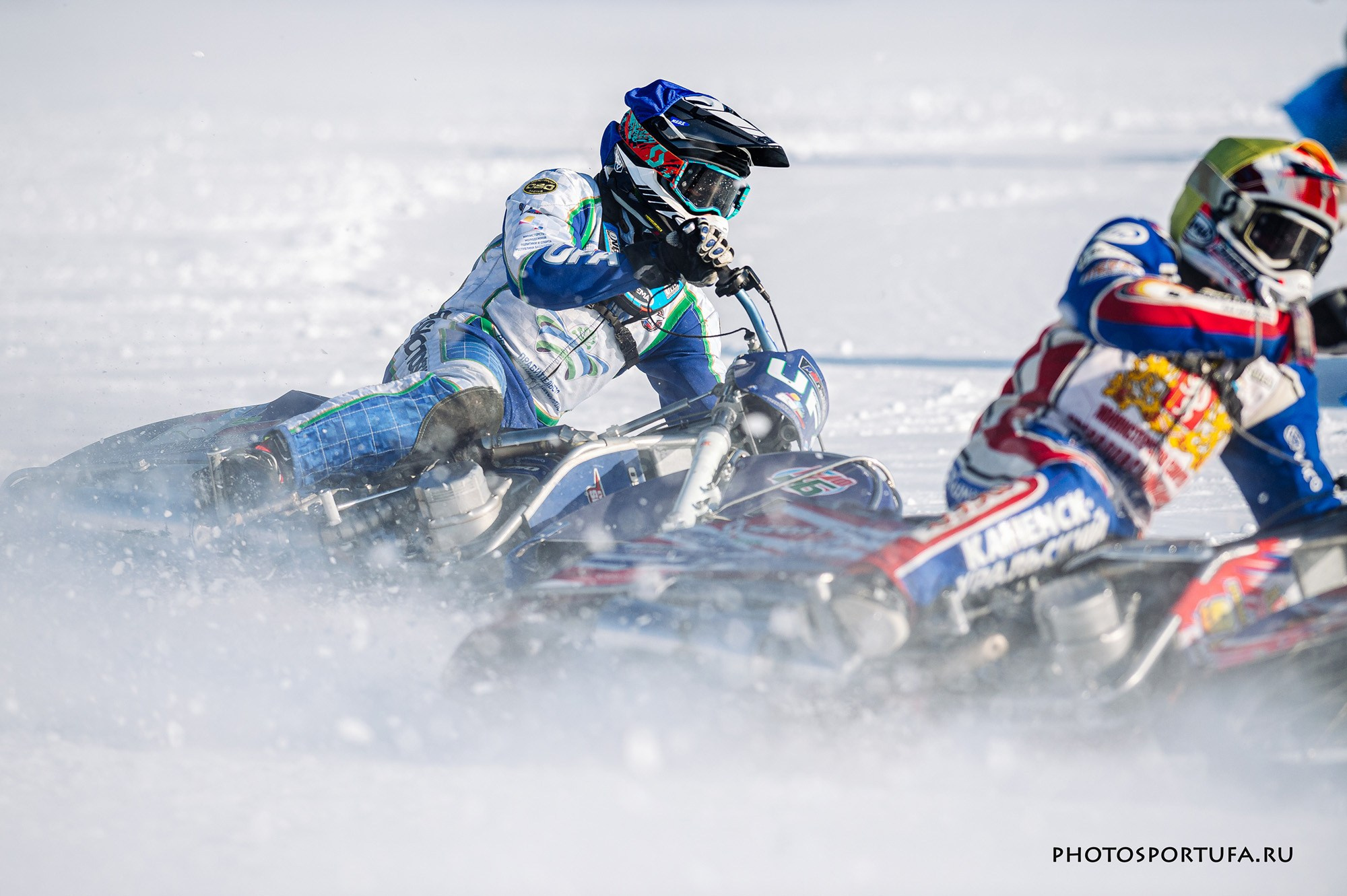 Мотогонку на льду. Спортивный фотограф в Уфе Евгений Буров