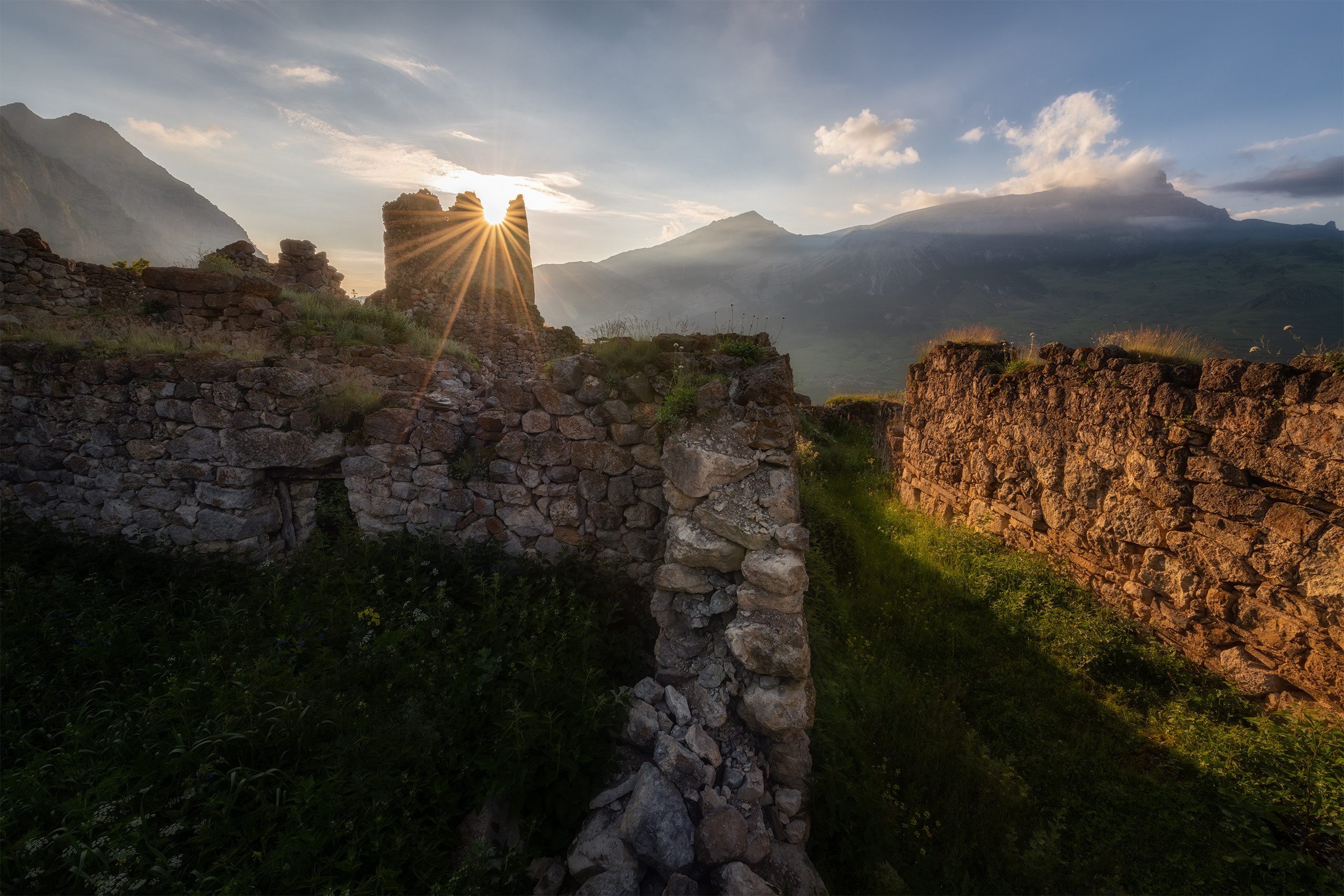 Рассвет в одном из сел Северной Осетии