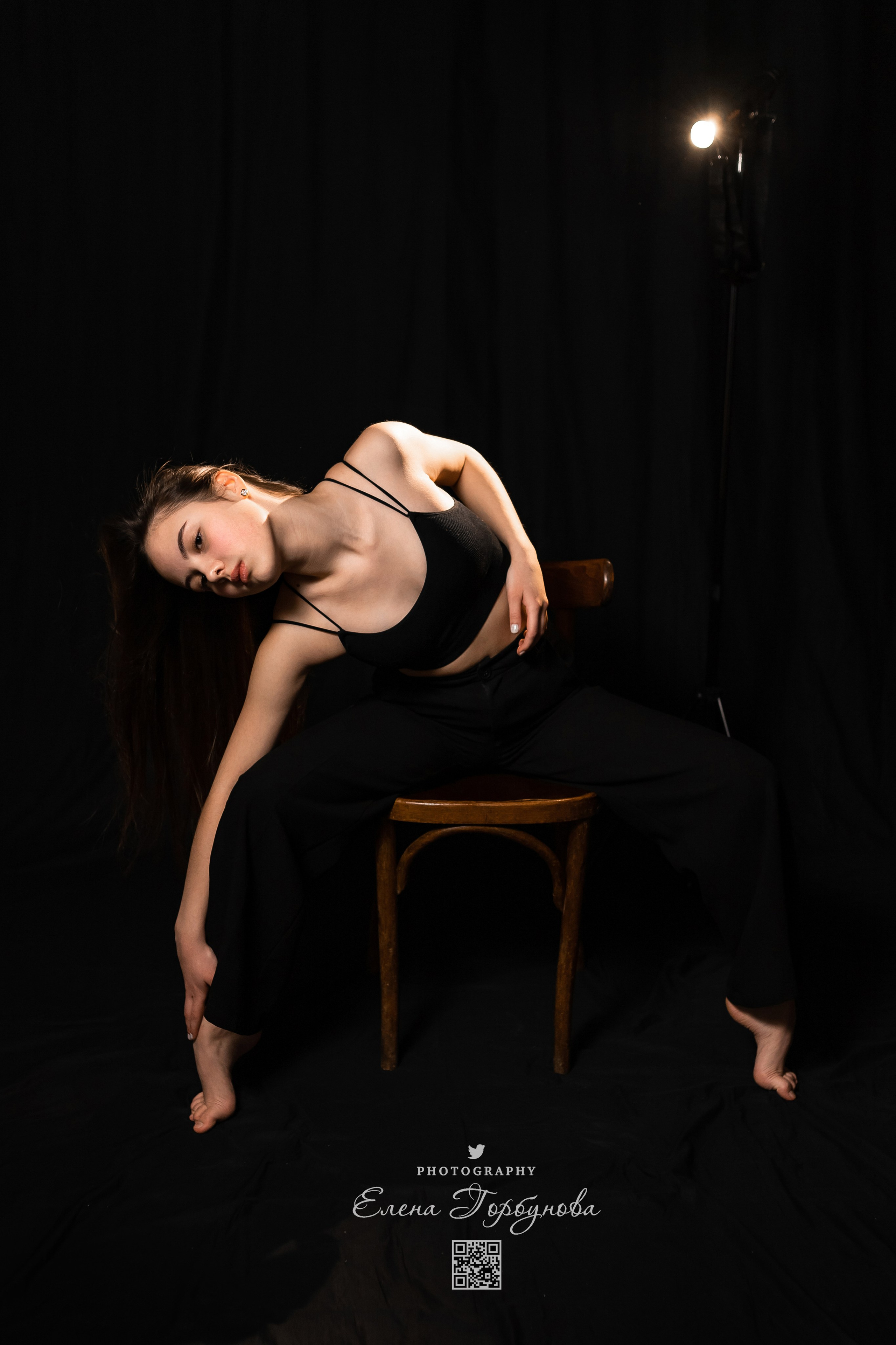 Моя студия. Полина и стул. Январь 2024. Фотограф Пермь. Свадьбы. Семья и дети, школа, д. сад. Фотокниги