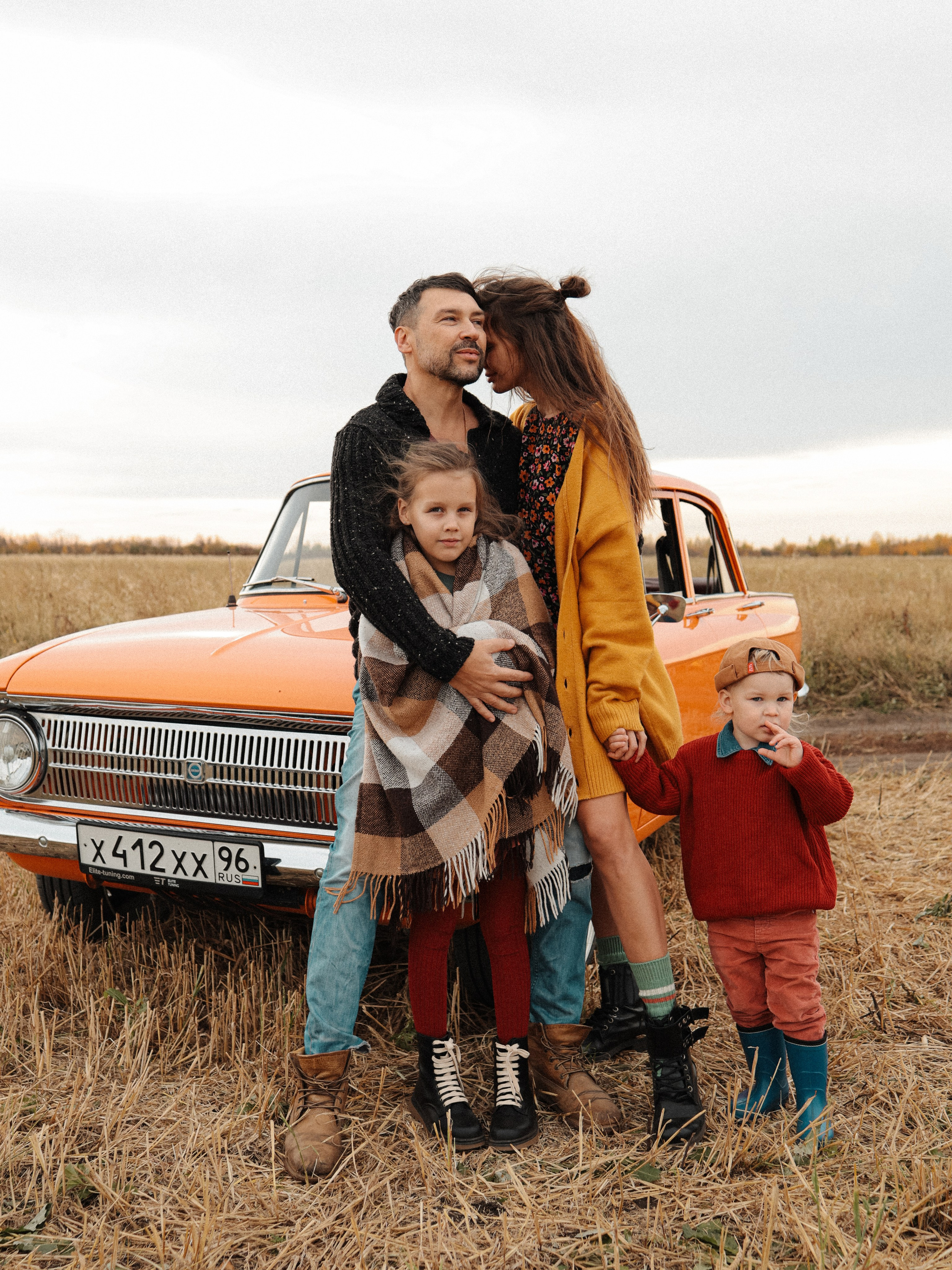 Семья Власовых и ретро авто. Семейный и детский фотограф в  г. Екатеринбурге Холодова Юлия