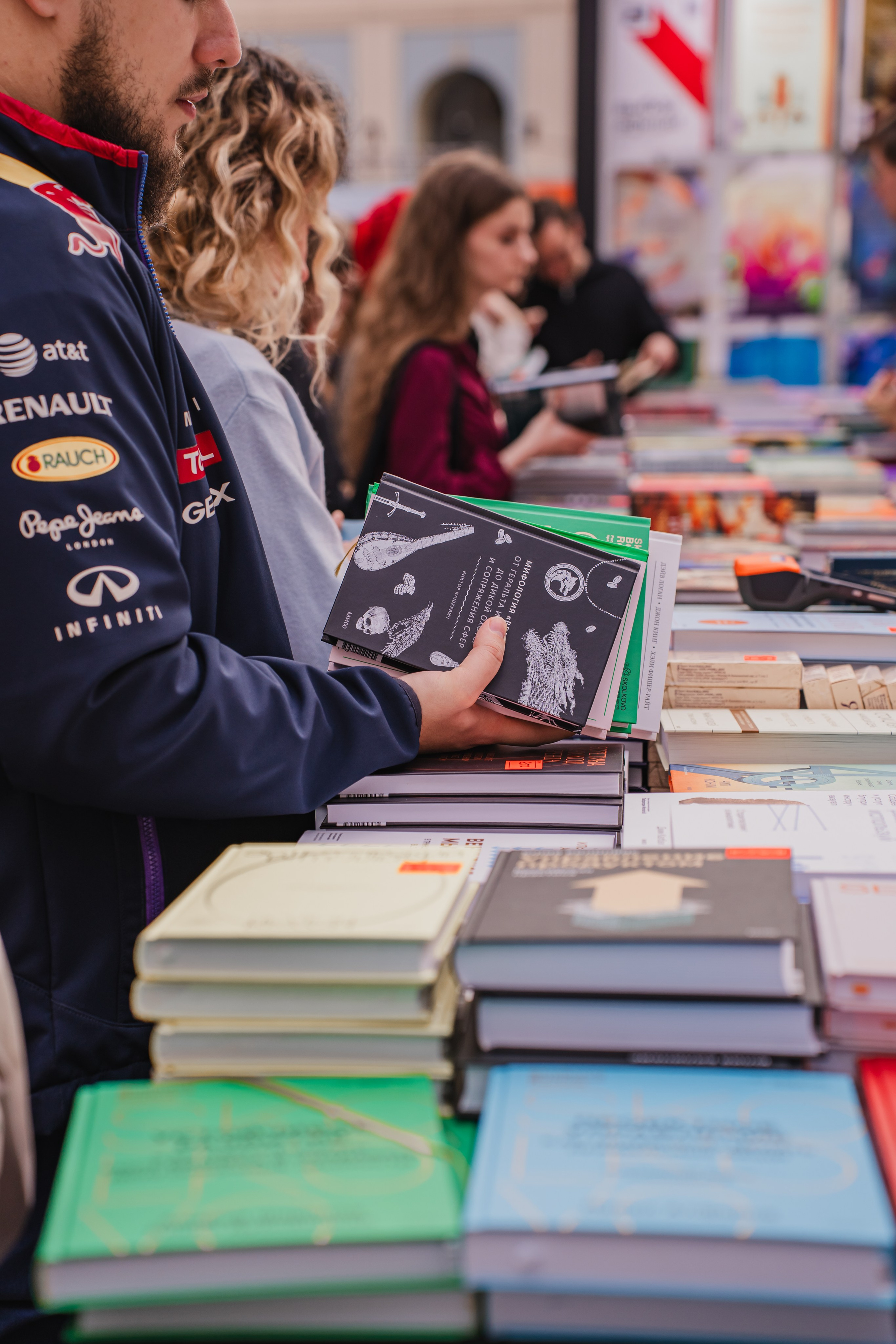 МИФ Non/fictio№ 2025 стенды. Репортажный фотограф Анастасия Рубцова