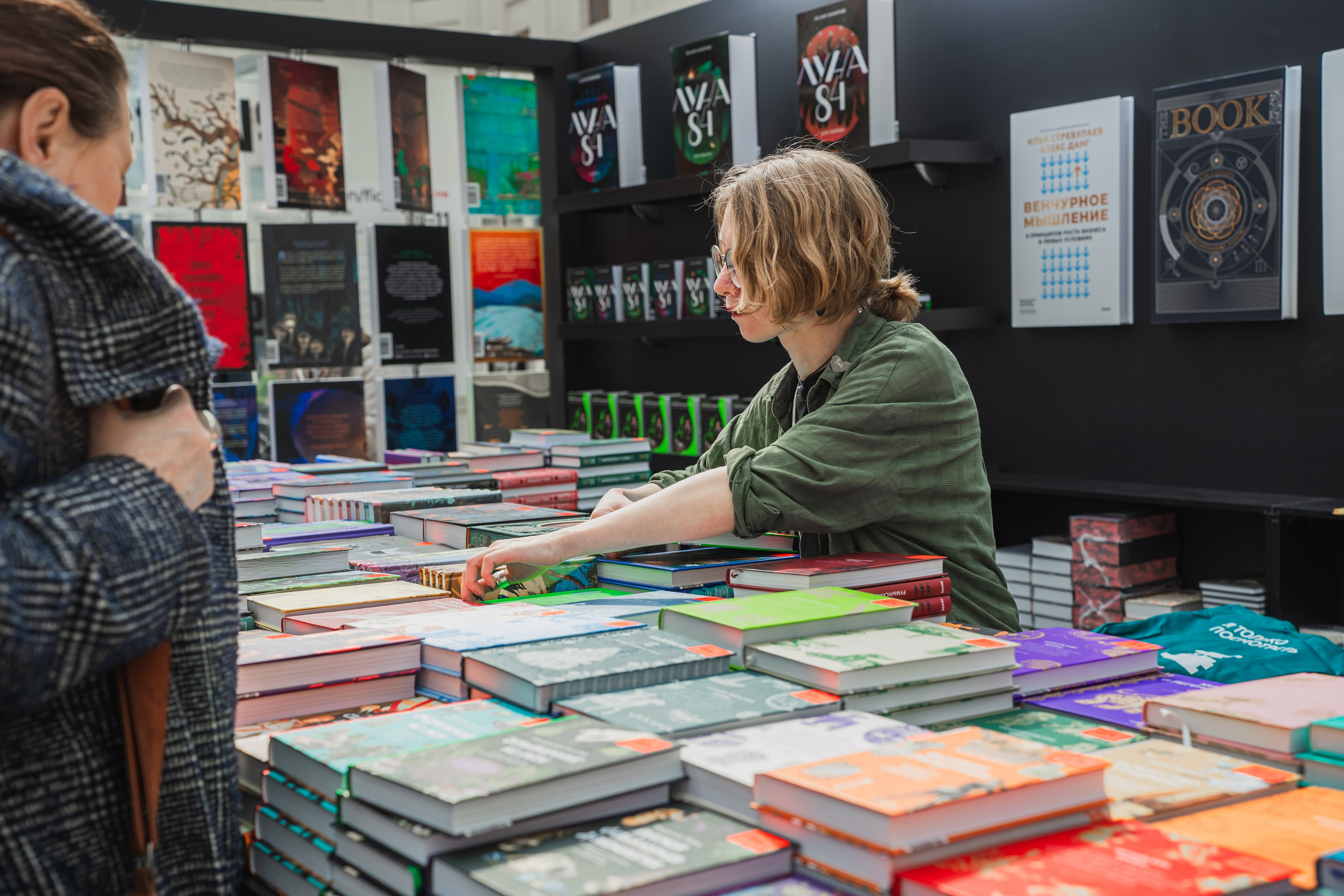 МИФ Non/fictio№ 2025 стенды. Репортажный фотограф Анастасия Рубцова