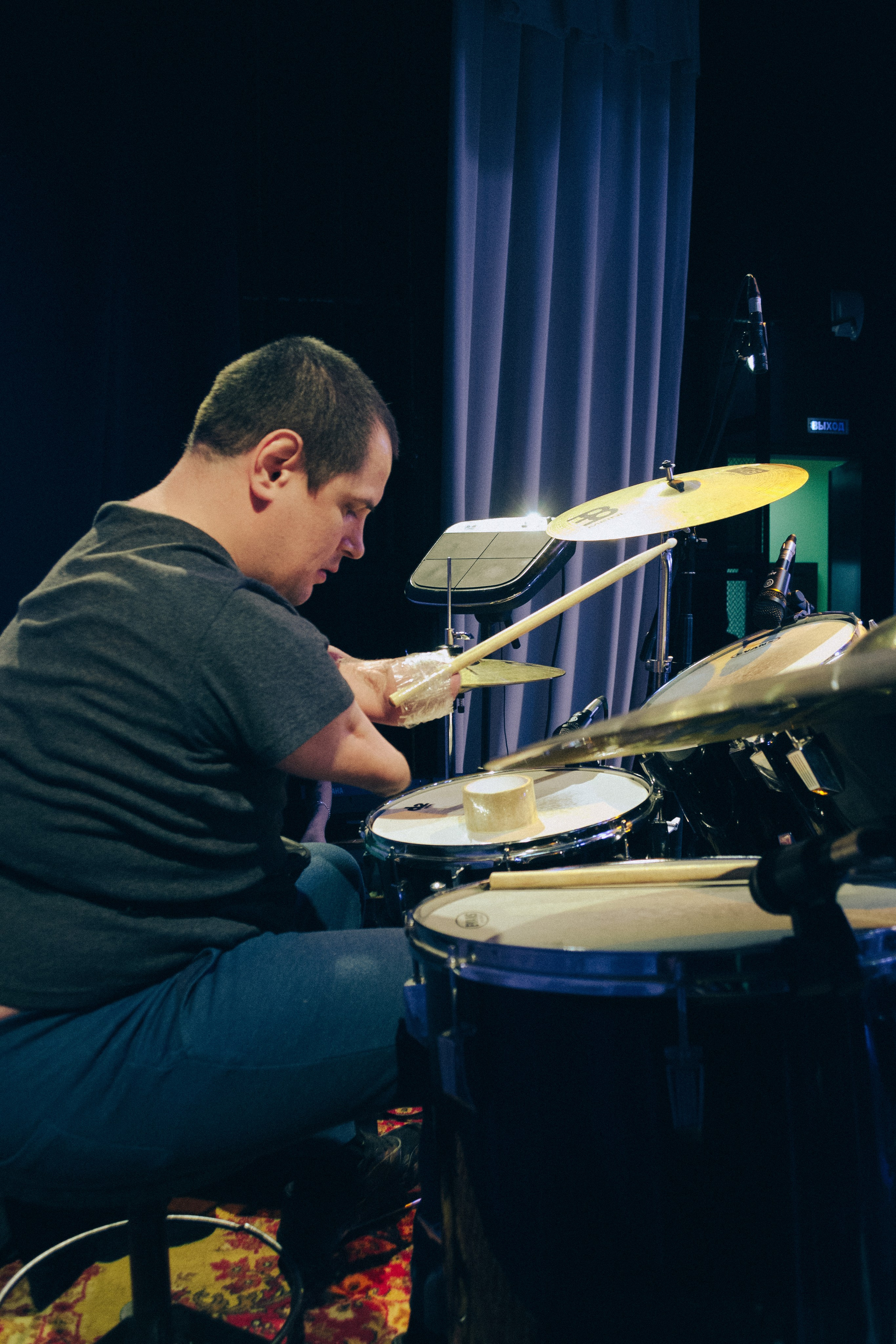 Сцена Народного дома. Фотограф Настя | Экспедиции и лайфстайл