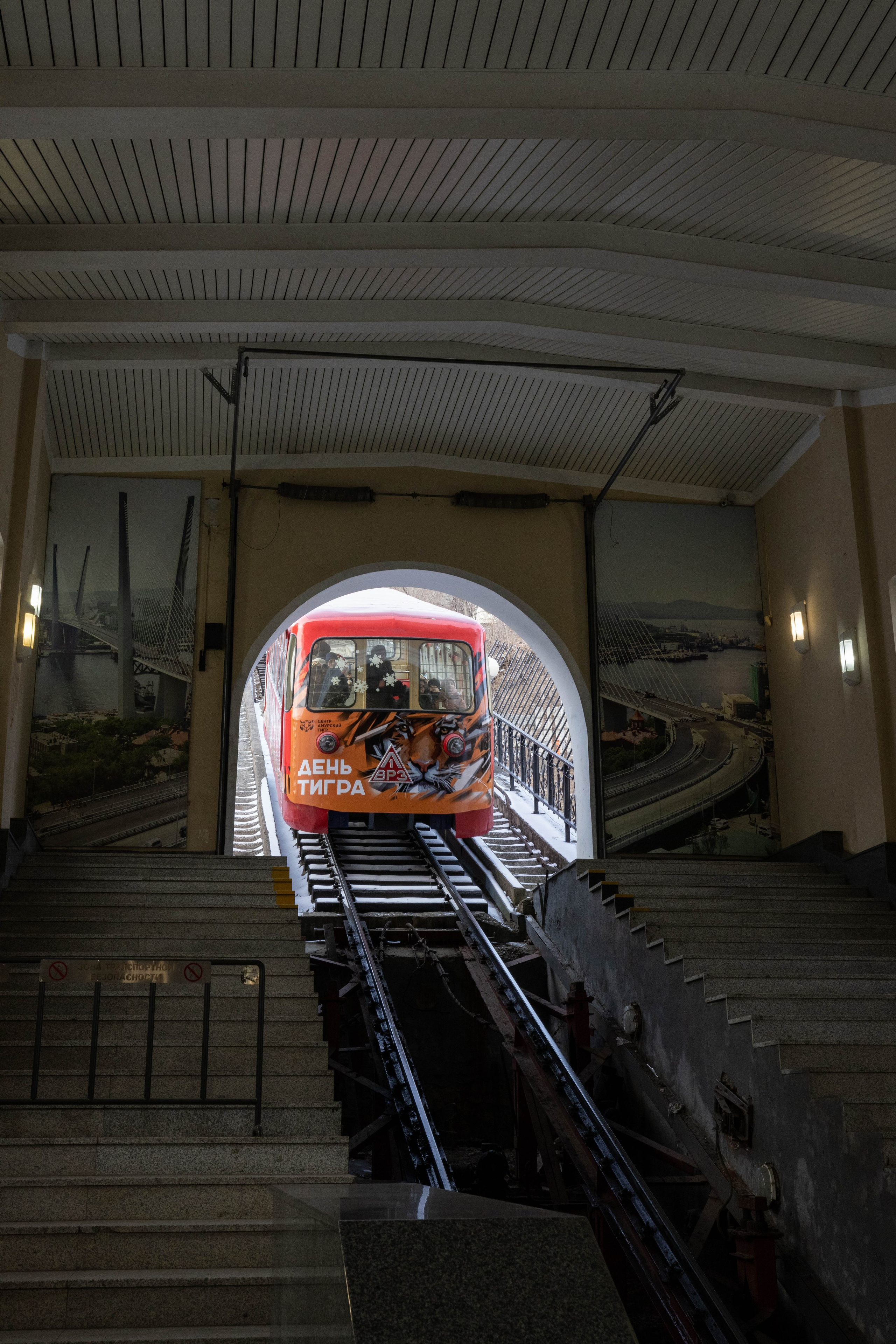 Фуникулер. Турист оптимист