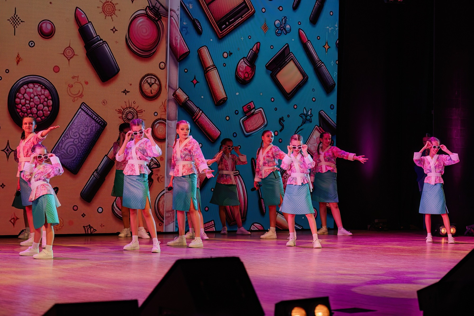 Отчетный концерт Образцового коллектива Алтая театра эстрадной песни «Созвездие». Свадебный и репортажный фотограф Никита Сницарев в Барнауле