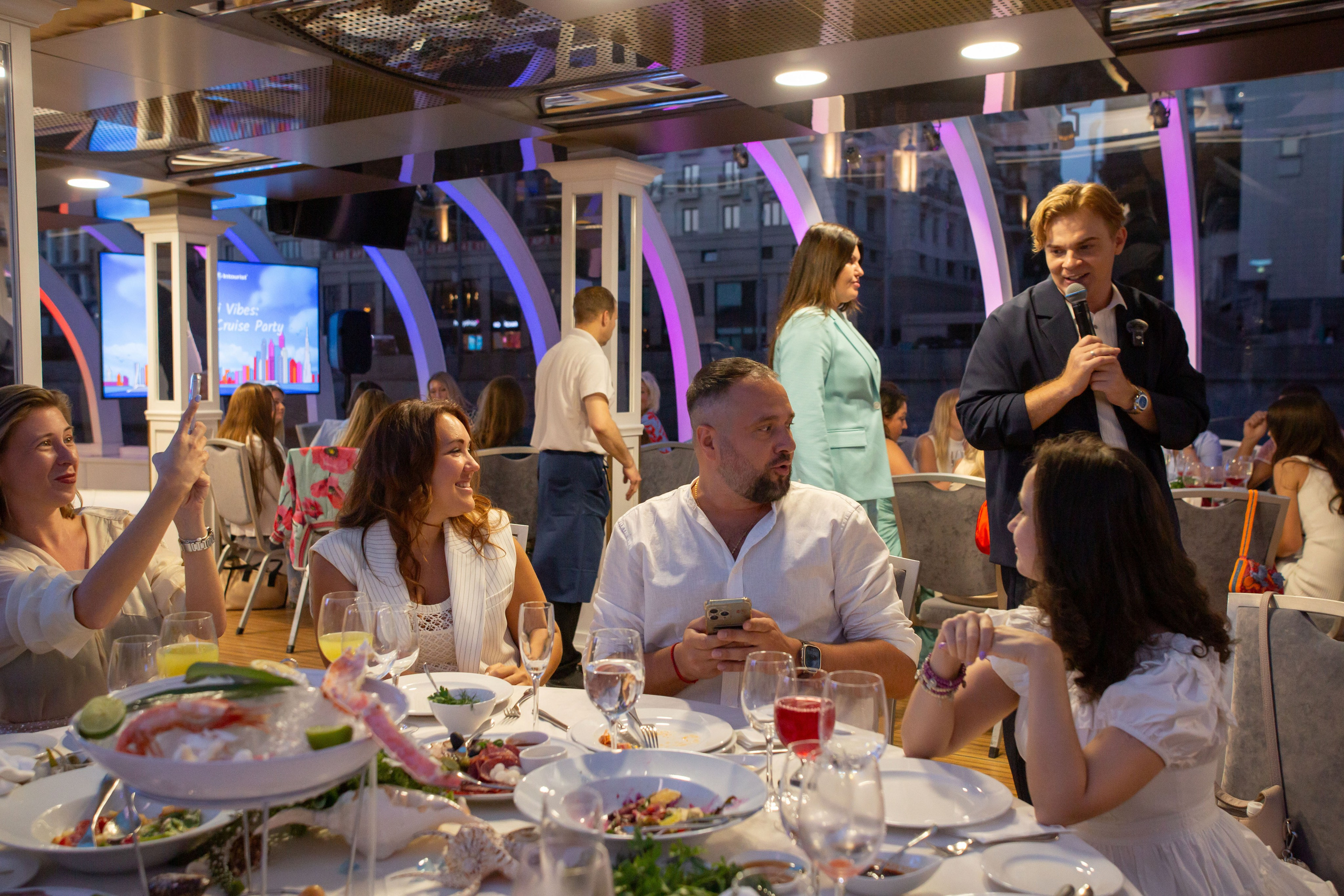 Dubai Vibes Intourist Cruise Party. Семейный и детский фотограф Анна Петракова