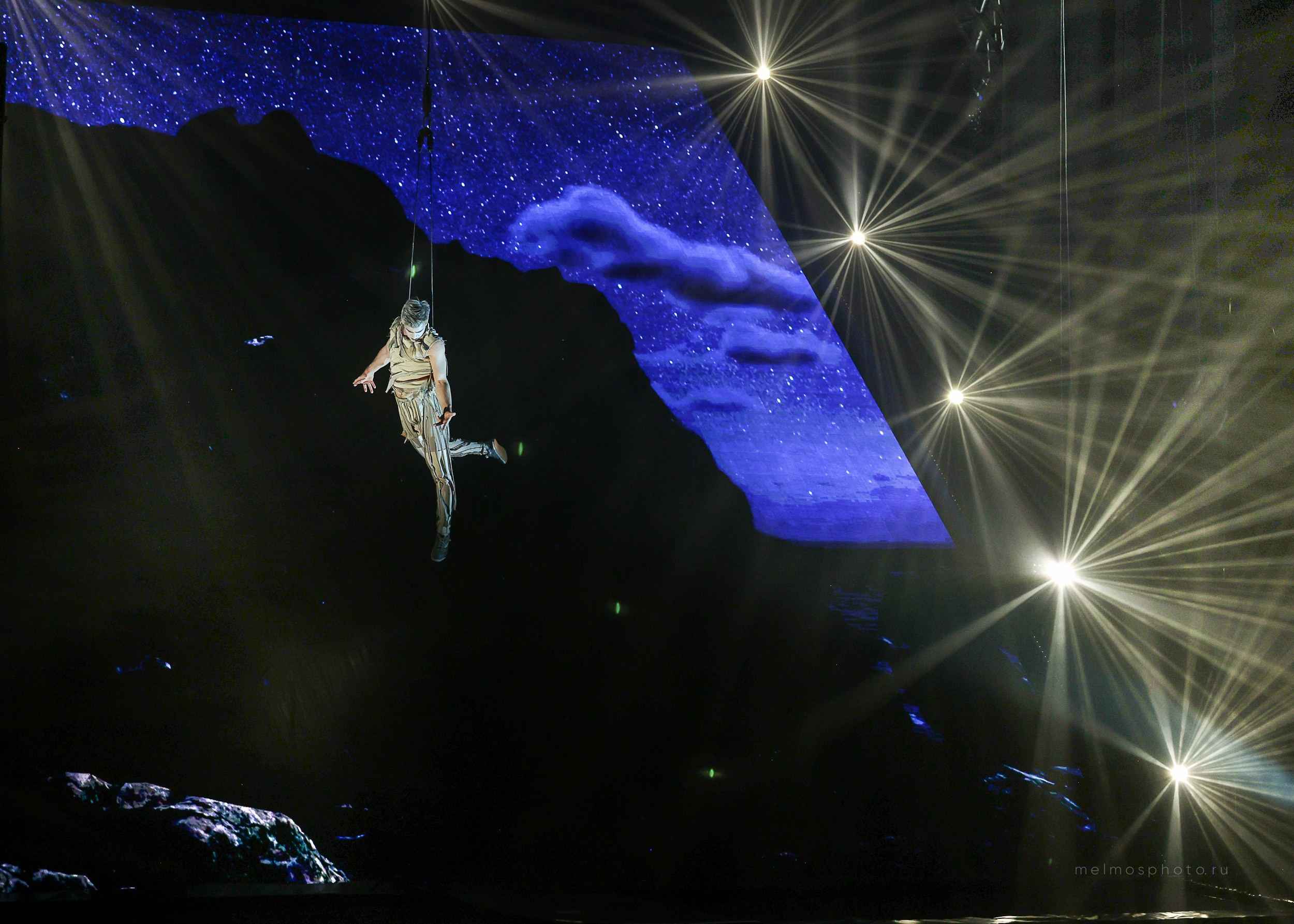 АНТИГРАВИТАЦИЯ. Репортажный, архитектурный, театральный и файн-арт фотограф Лена Мельникова в Москве