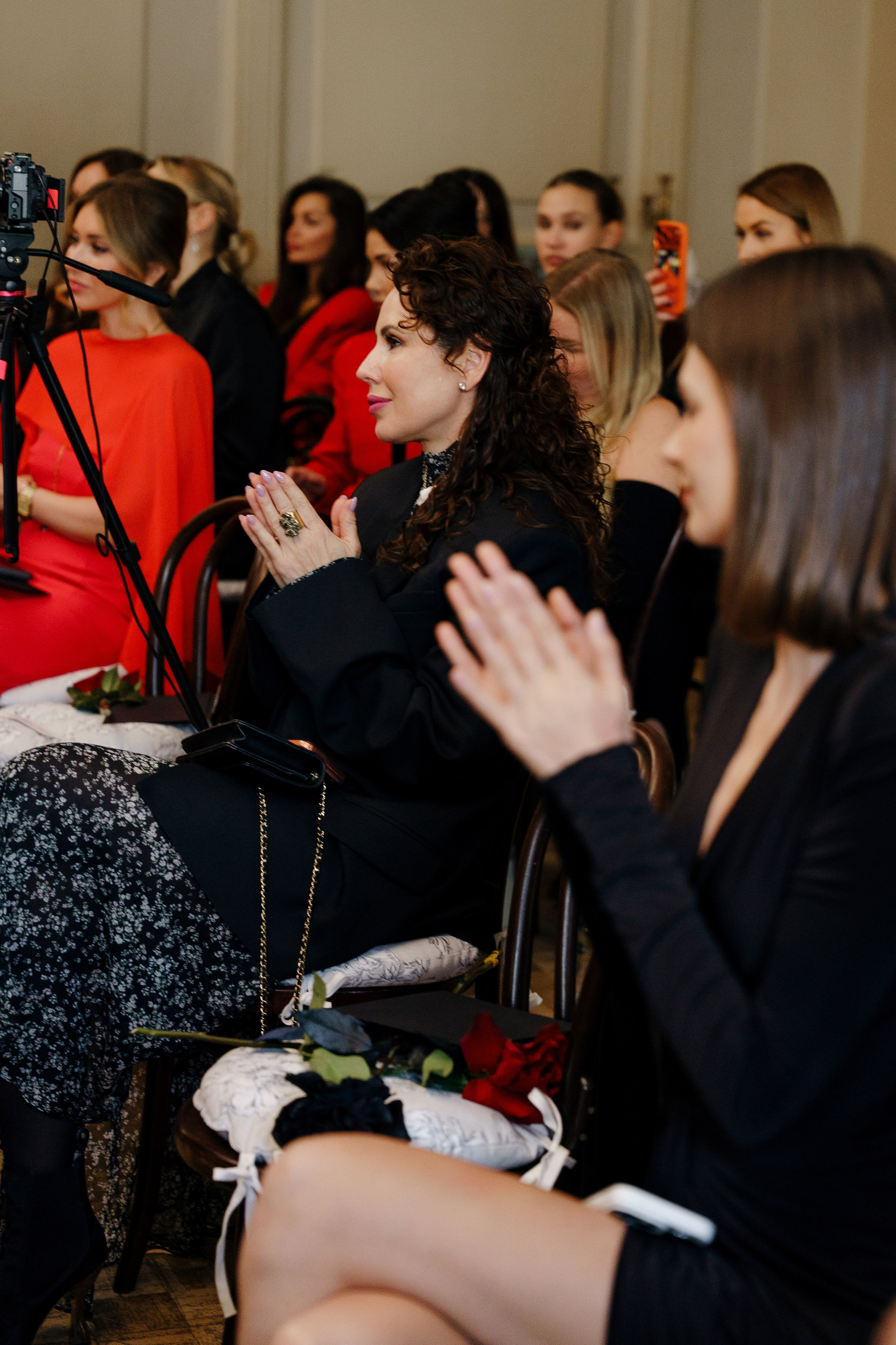 «ИСПОВЕДЬ» встреча женского клуба. Репортажный фотограф в Москве Саша Дружинина