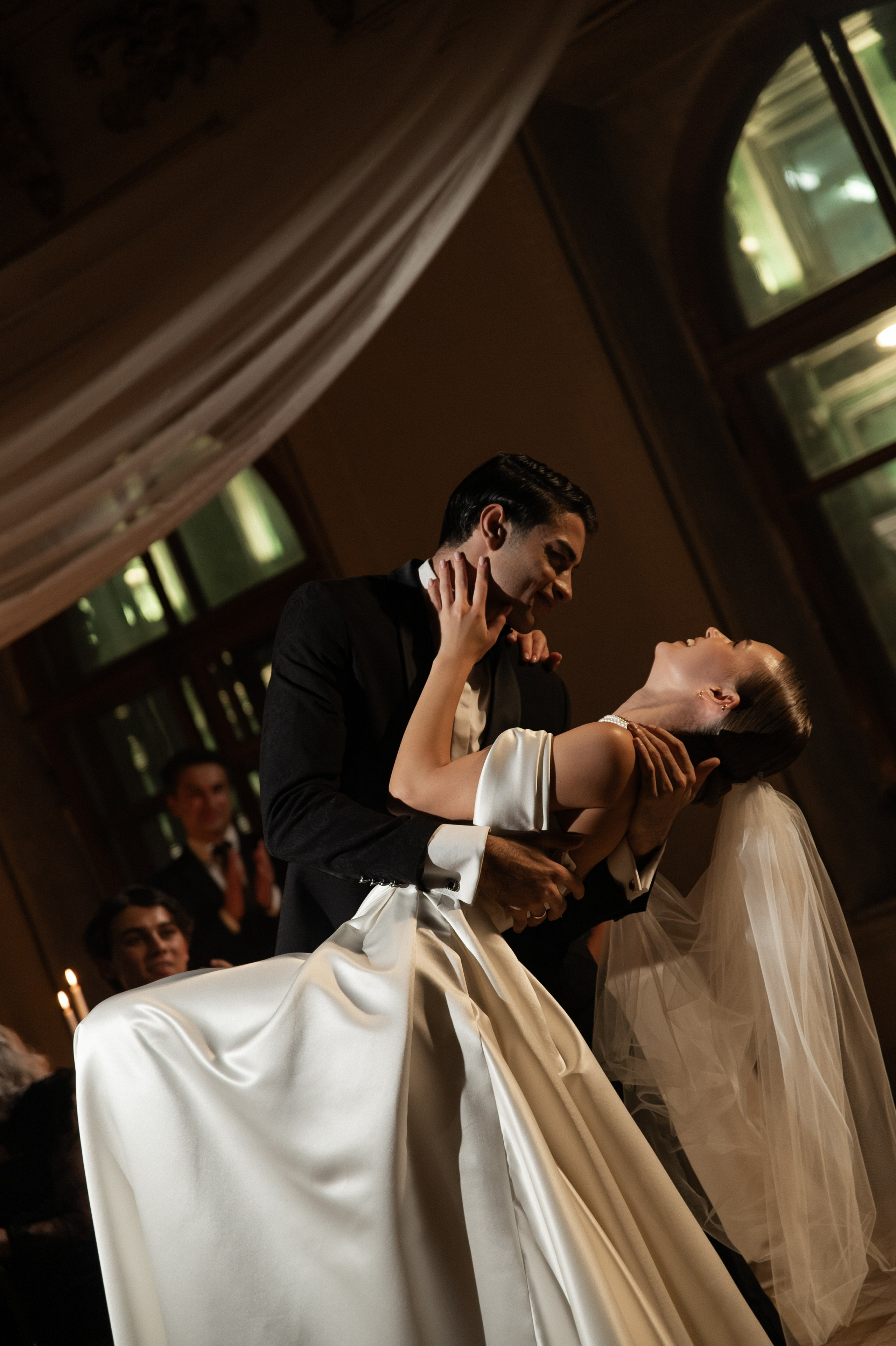 Камерный свадебный ужин при свечах в старинном особняке в фотостудии 21. Kult. Ярослава Ерина — свадебный фотограф в Москве