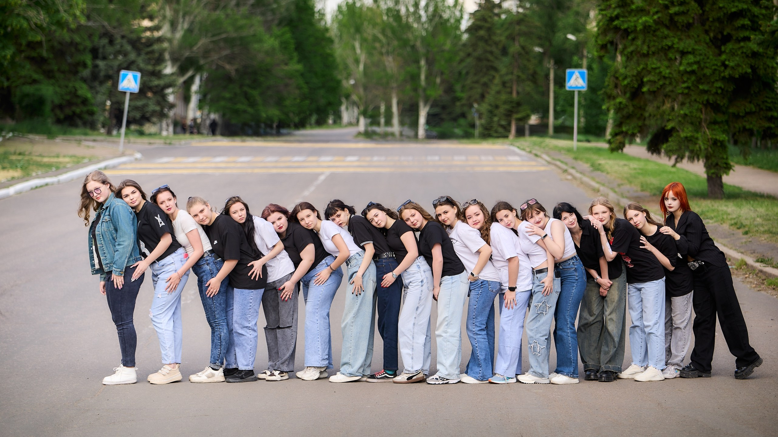 ШКОЛЬНИКИ. УЛИЦА. Фотограф Татаринов Андрей (Донецк / Макеевка)