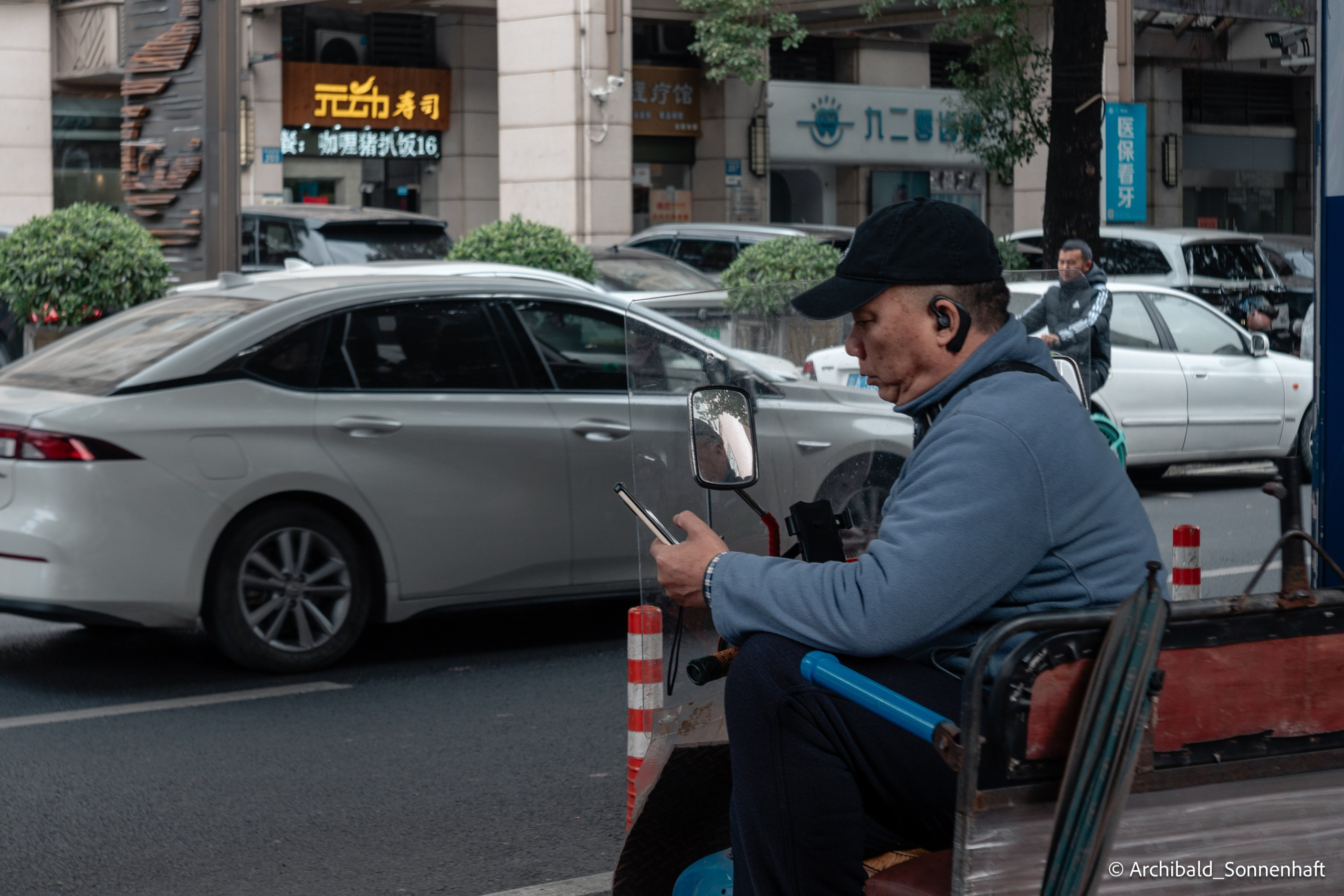 Walking in GZ, sunday. Photographer in Guangzhou, China. Archibald Sonnenhaft