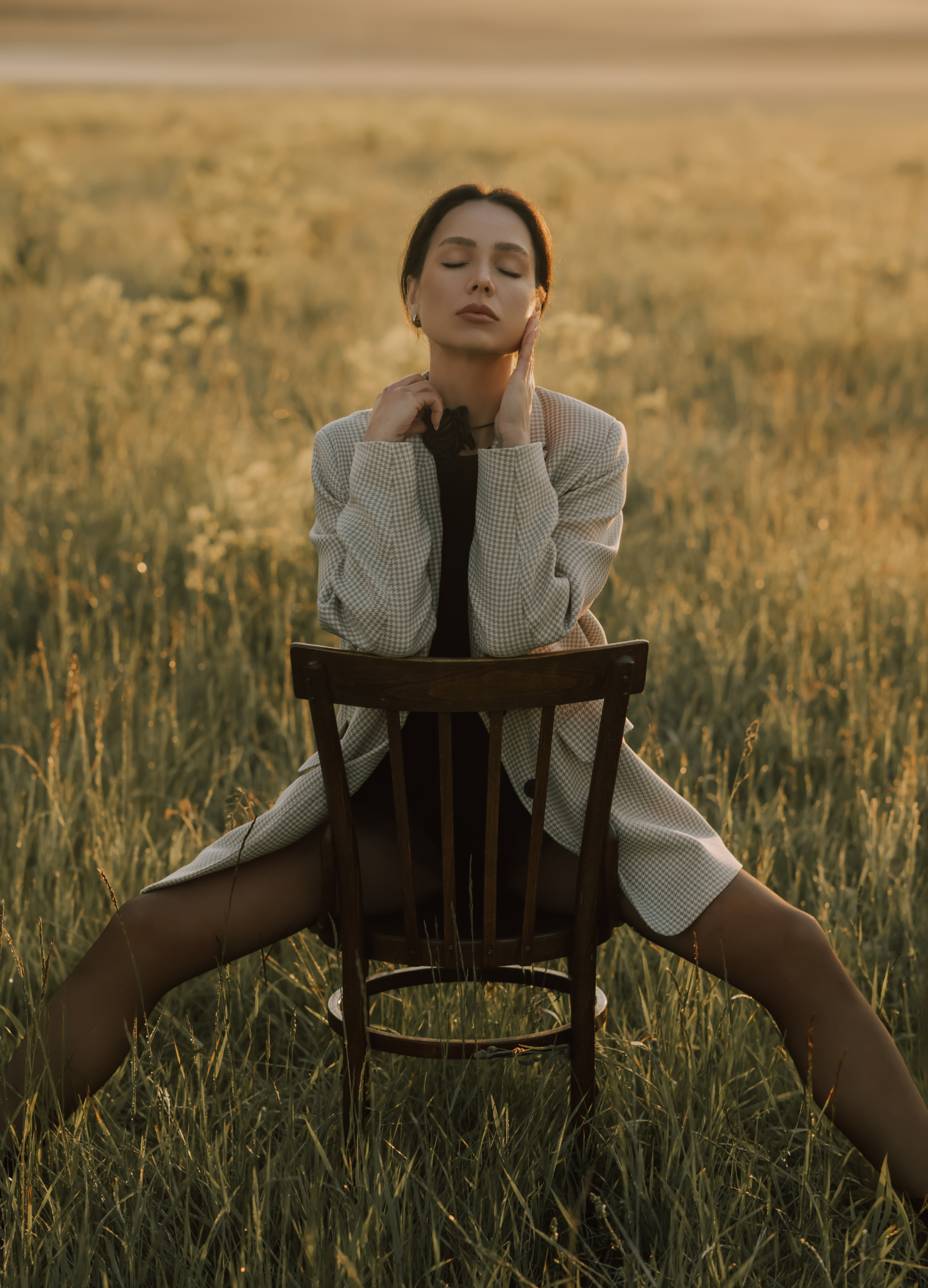 Необычная фотосессия в поле