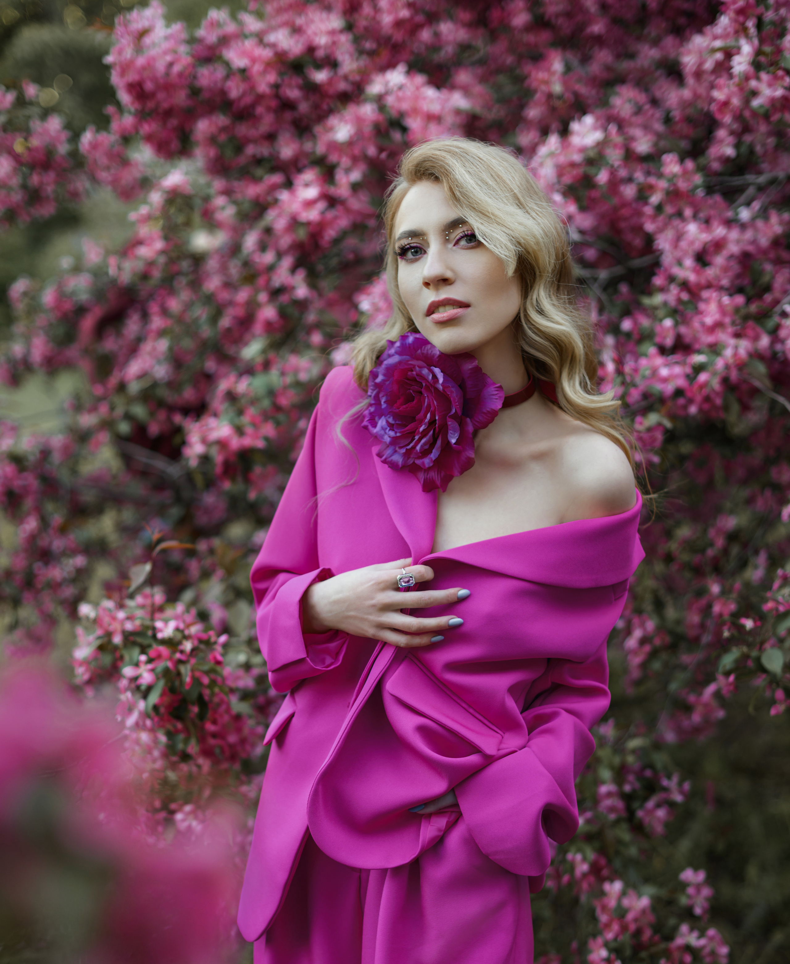 Фотосессия в цветущих яблонях