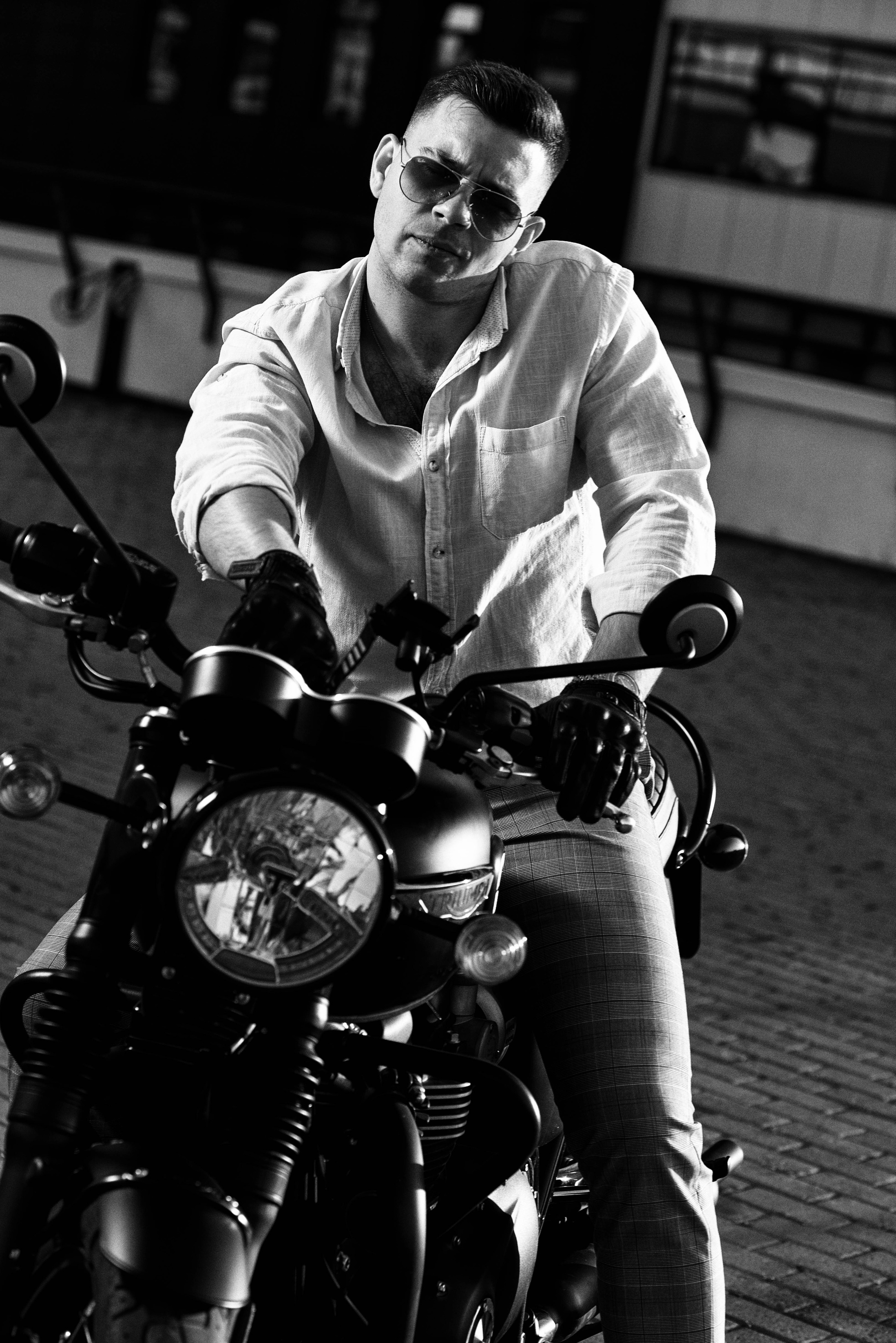 Стильный портрет с крепким запахом бензина. Егор Фотобрат — Портретный фотограф теперь в Ташкенте