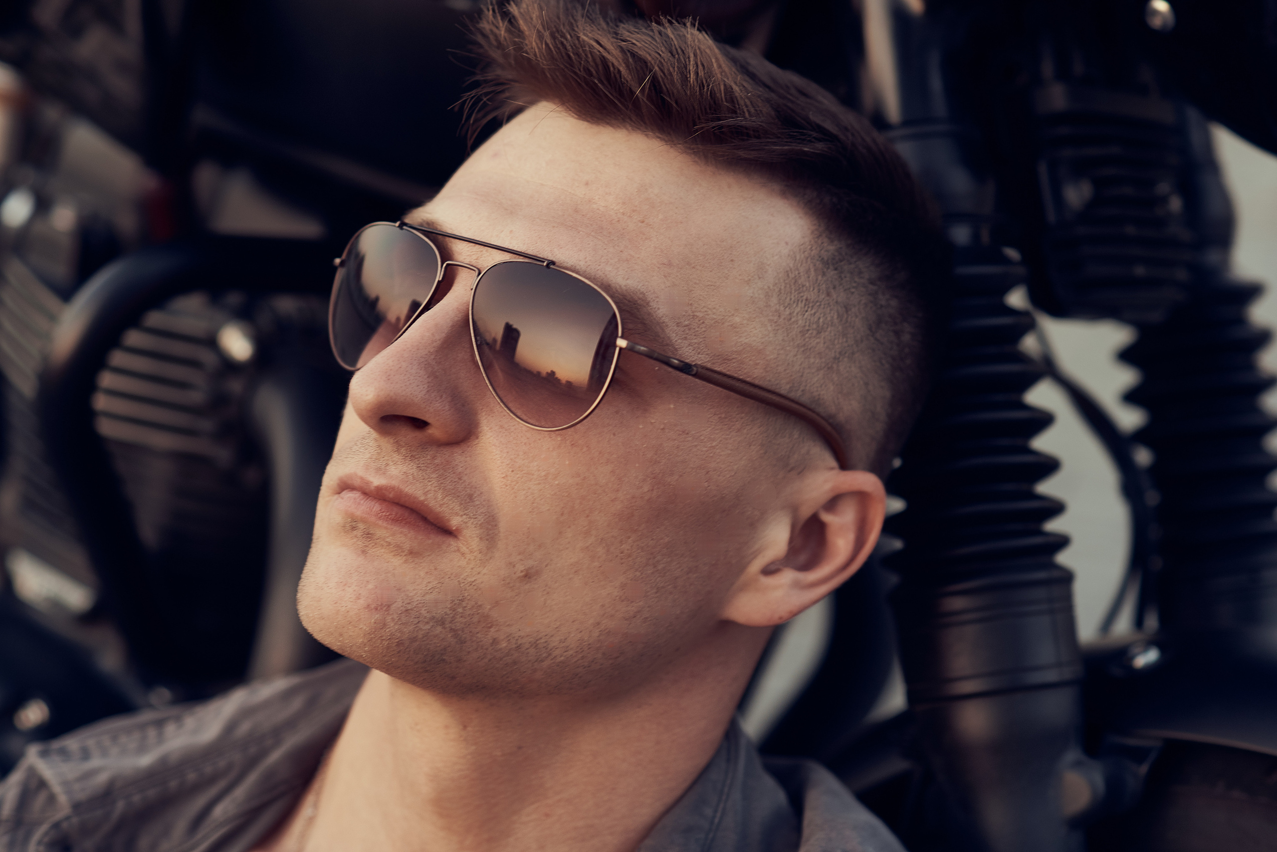 Стильный портрет с крепким запахом бензина. Егор Фотобрат — Портретный фотограф теперь в Ташкенте