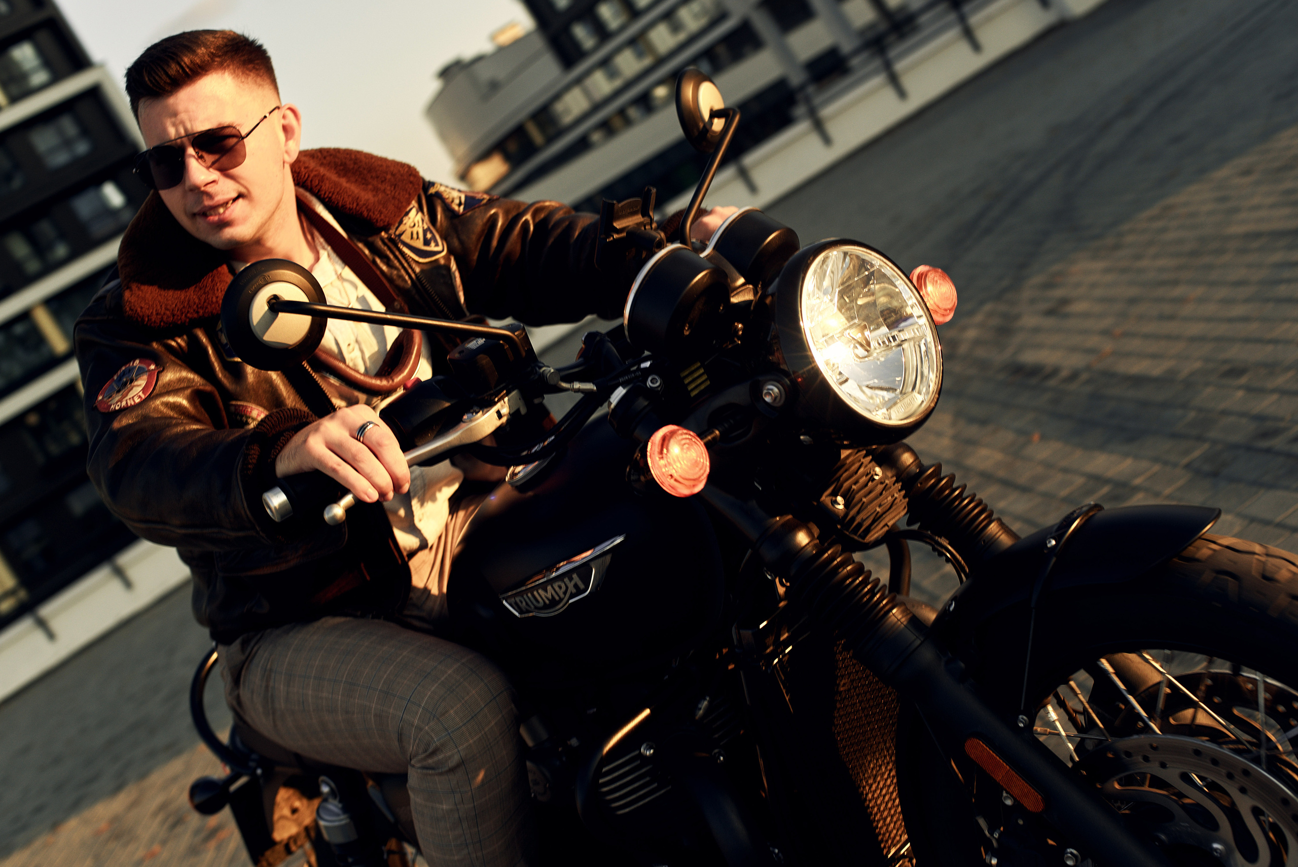 Стильный портрет с крепким запахом бензина. Егор Фотобрат — Портретный фотограф теперь в Ташкенте