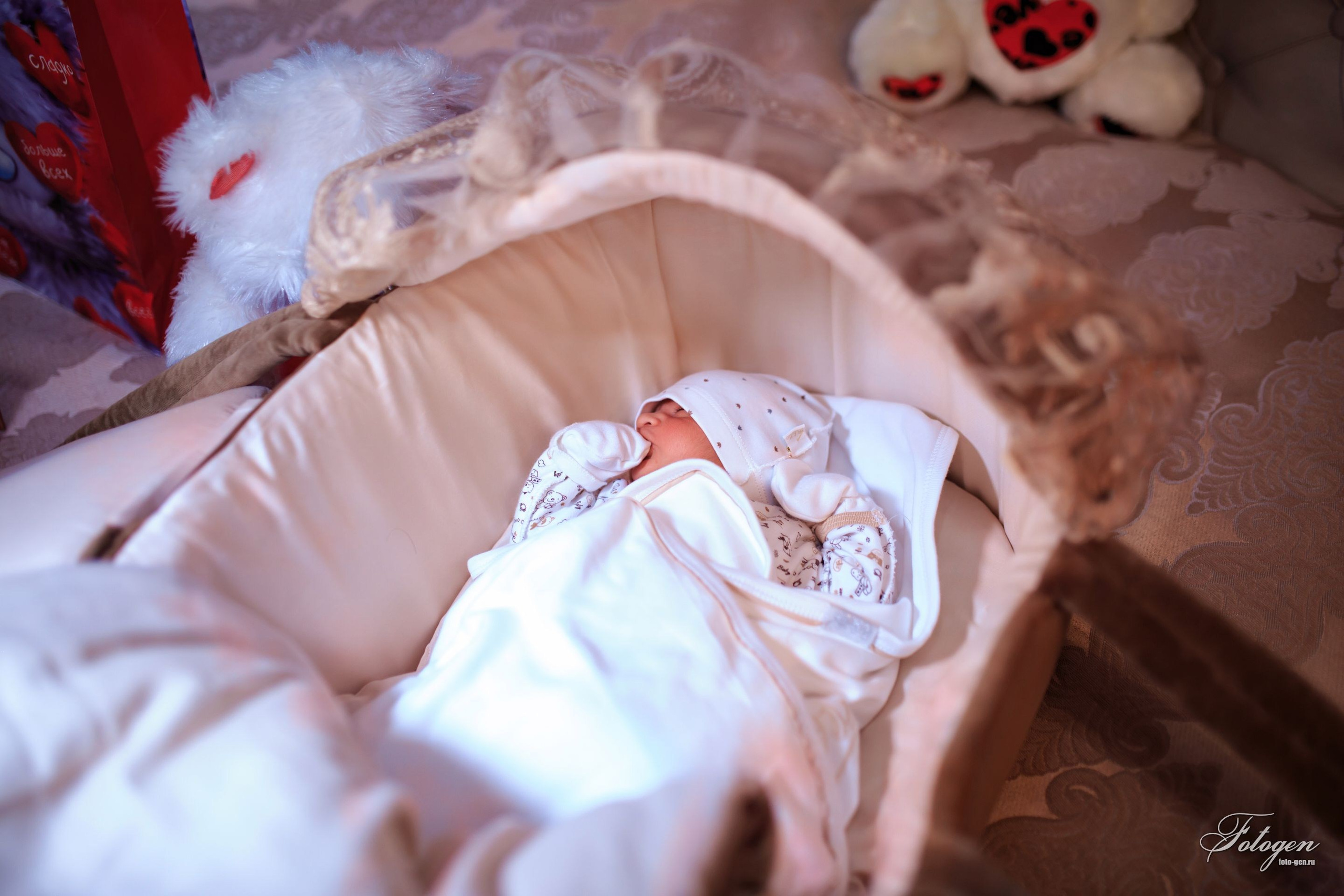 Фотосессия выписки из роддома в Краснодаре | Портфолио Fotogen. Интерьерная фотостудия FOTOGEN г. Краснодар