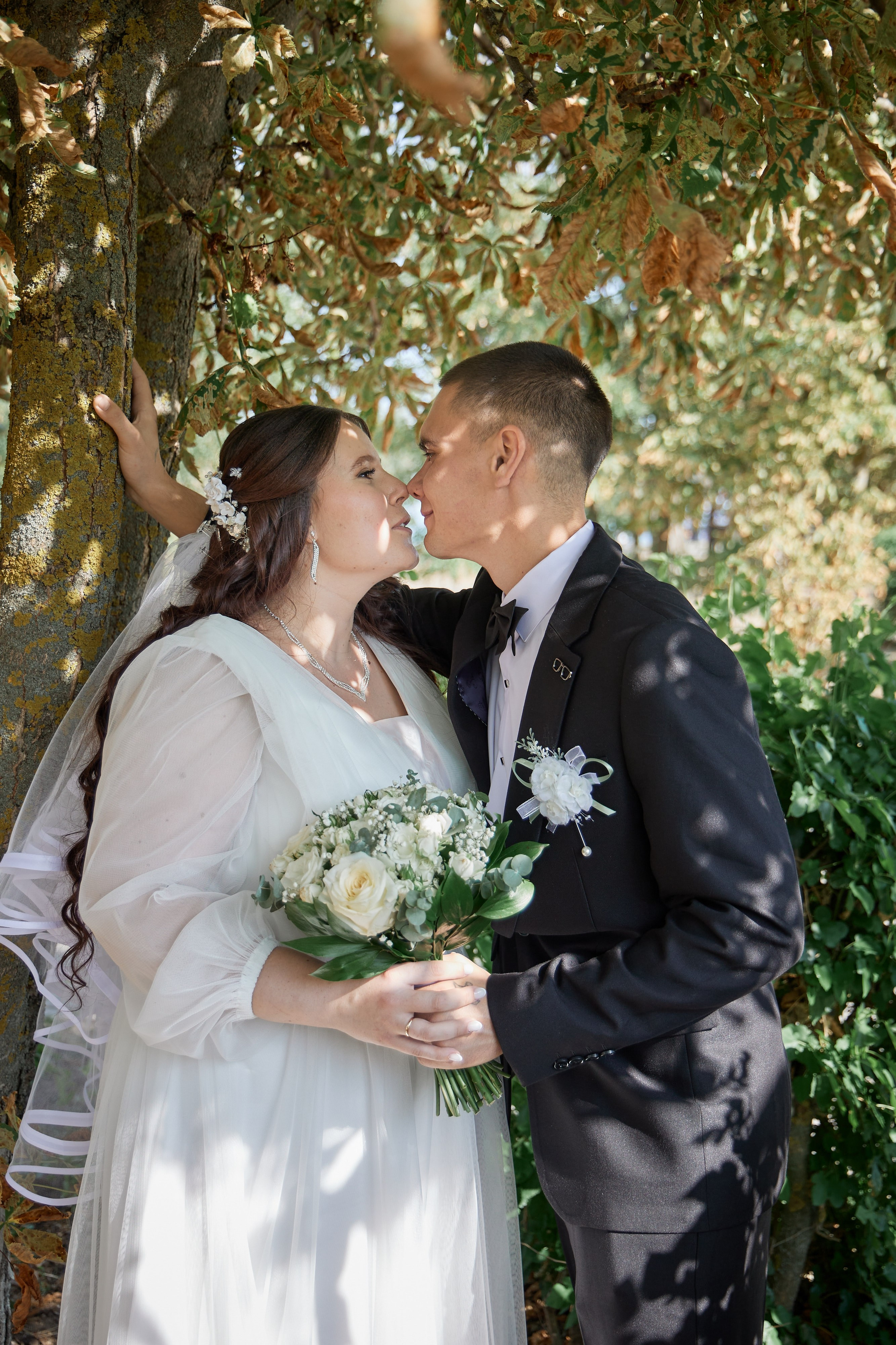 Фотосъемка в ЗАГСе, прогулка молодых, банкет