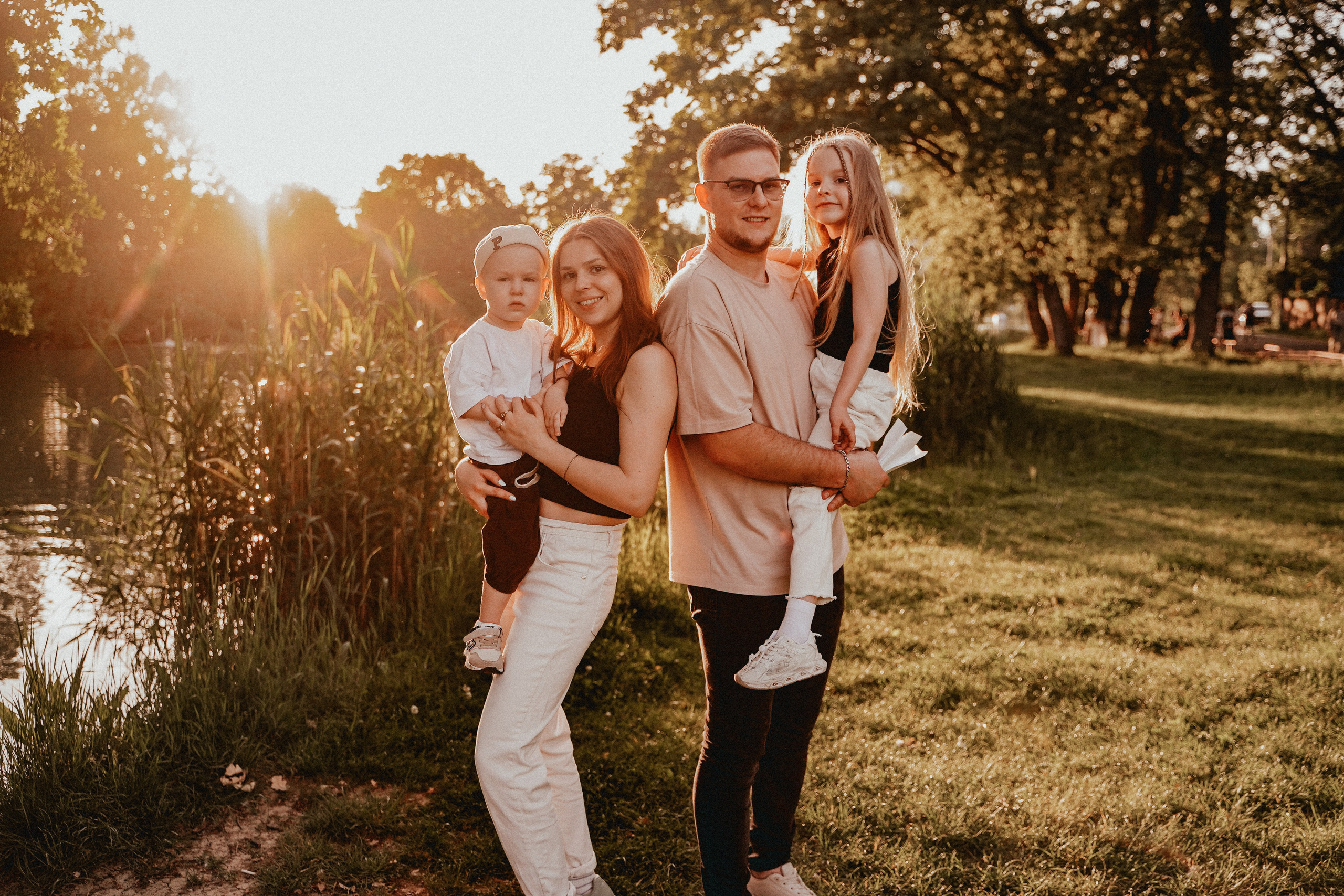 Семейная фотосессия со скейтом и самокатом. Семейный и женский фотограф в Краснодаре Анастасия Приймак