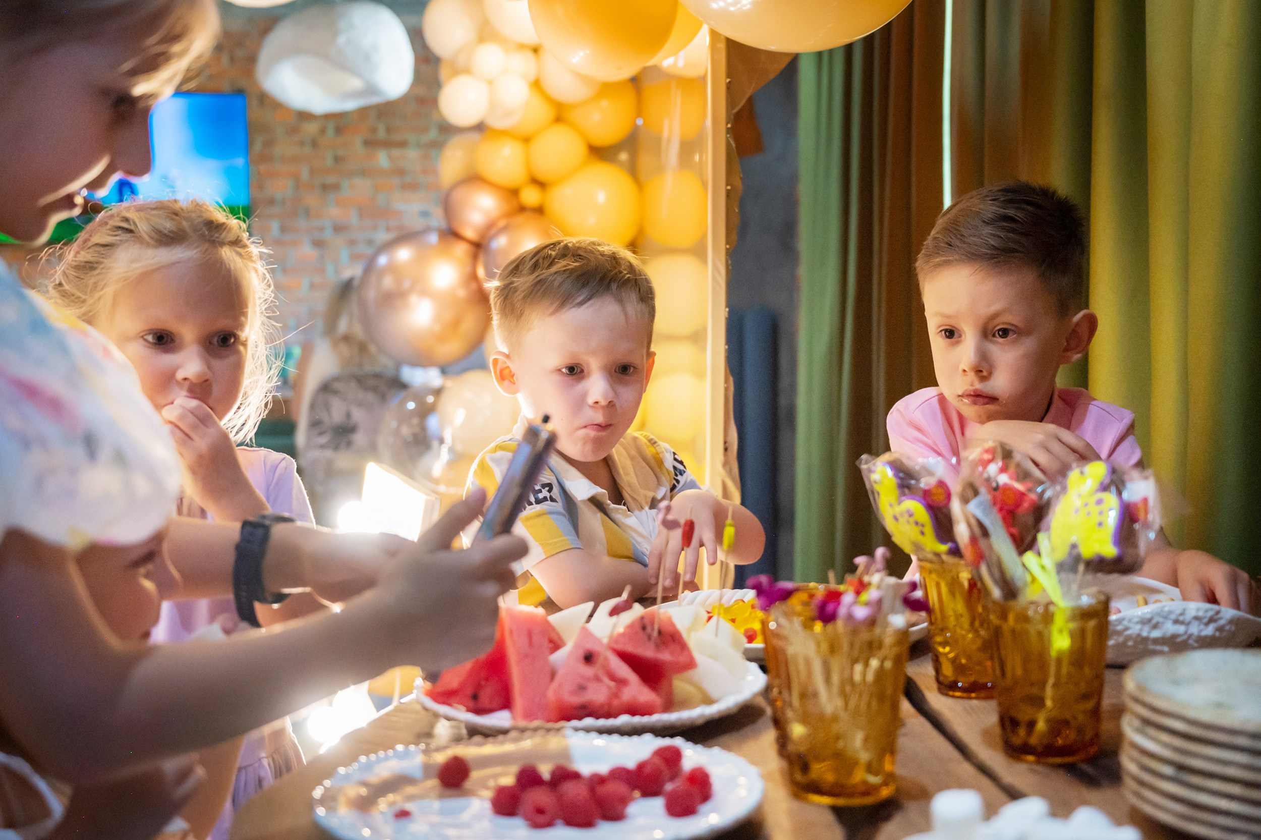 Ресторан Дюжина! Давиду 5 лет. Создаю живые портреты и незабываемые снимки в атмосфере солнечного Сочи