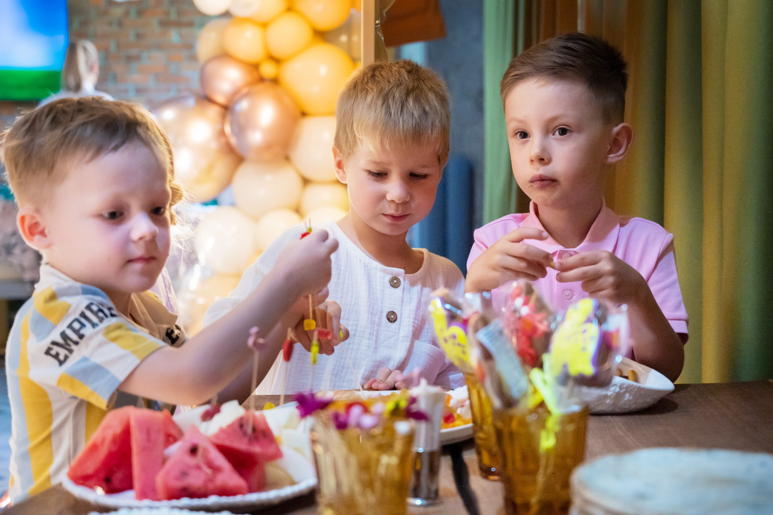 Ресторан Дюжина! Давиду 5 лет. Создаю живые портреты и незабываемые снимки в атмосфере солнечного Сочи