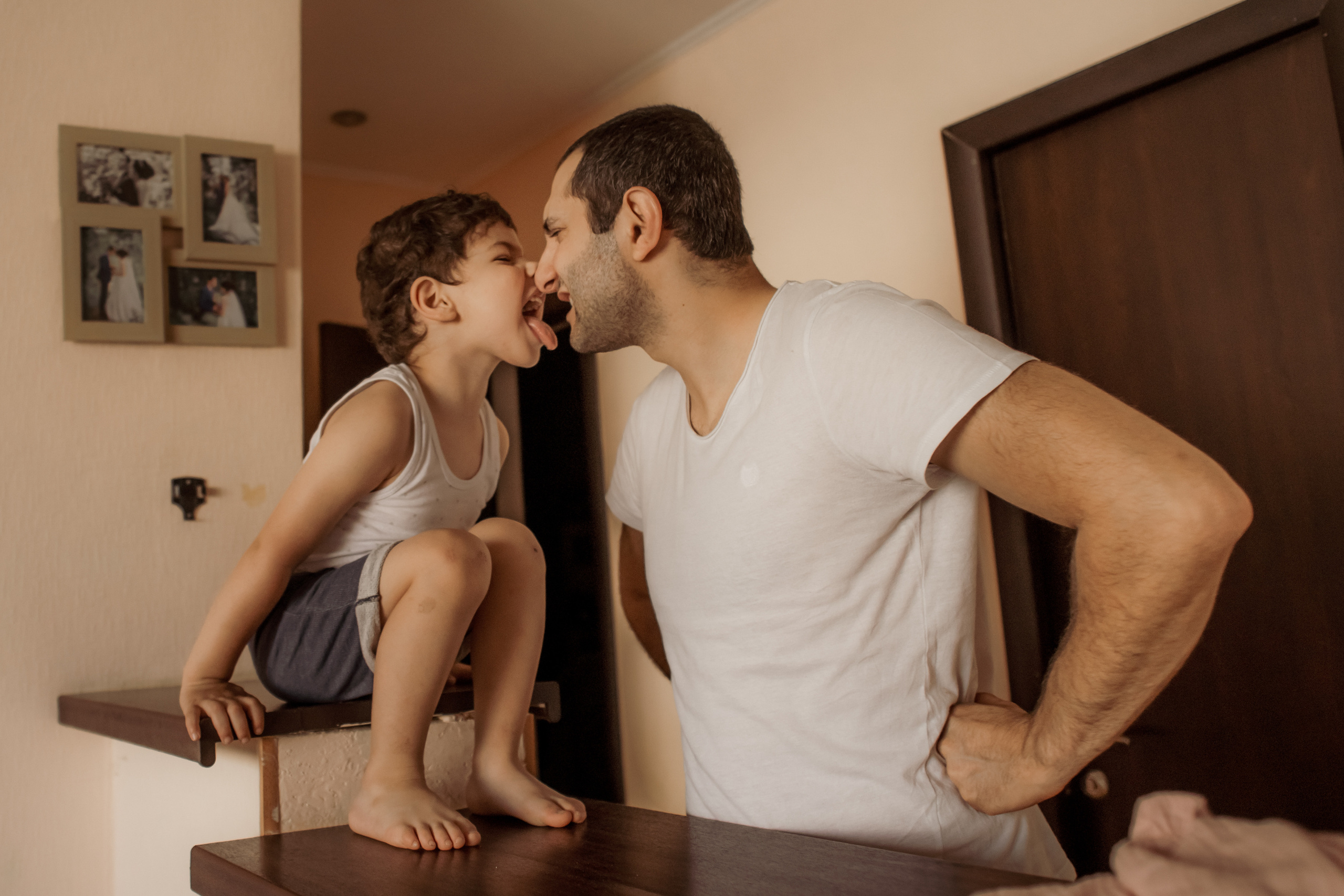 Домашняя  с новым членом семьи с маленькой дочкой. Ольга Плаксина фотограф в Саратове