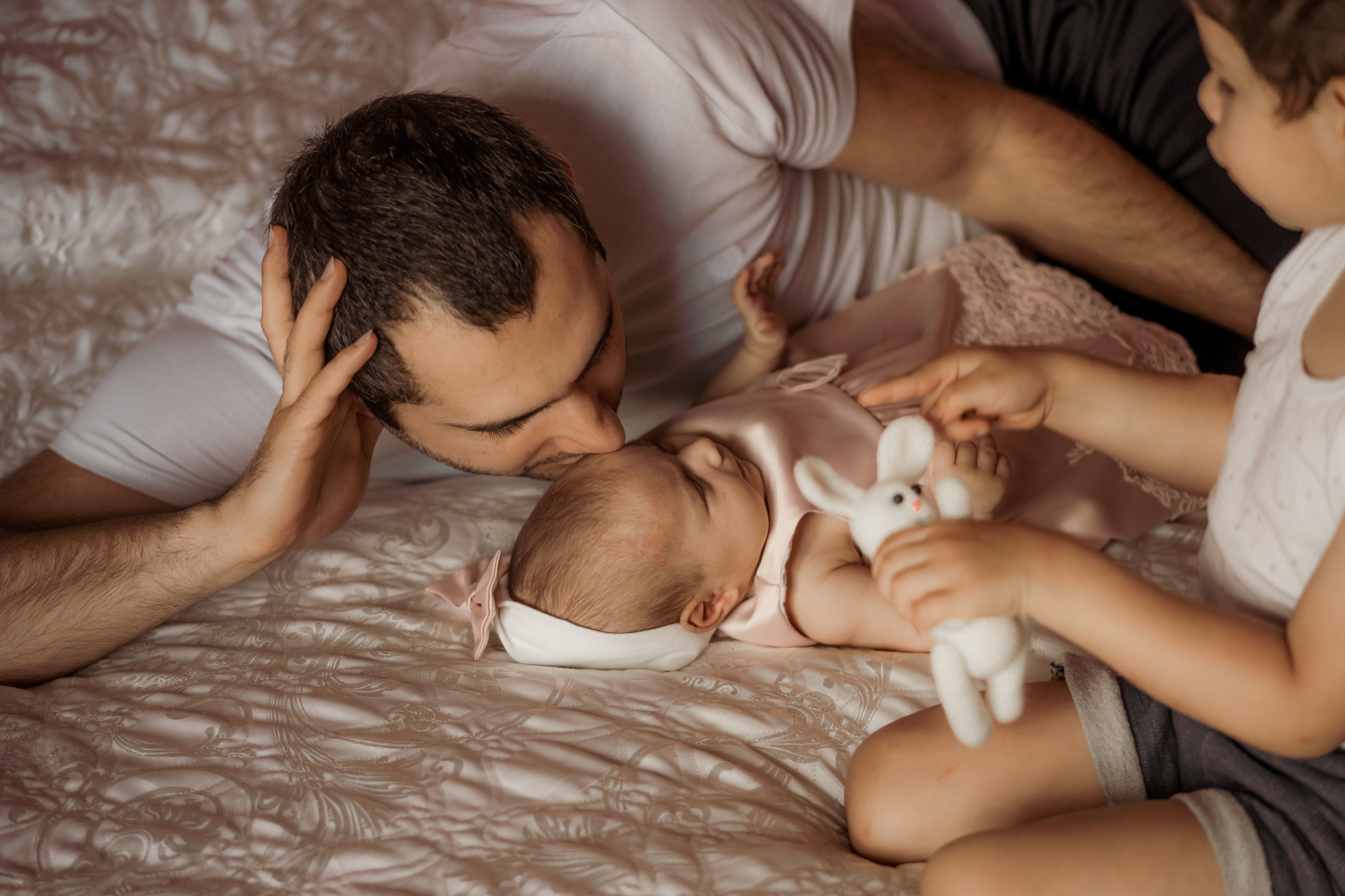 Домашняя  с новым членом семьи с маленькой дочкой. Ольга Плаксина фотограф в Саратове