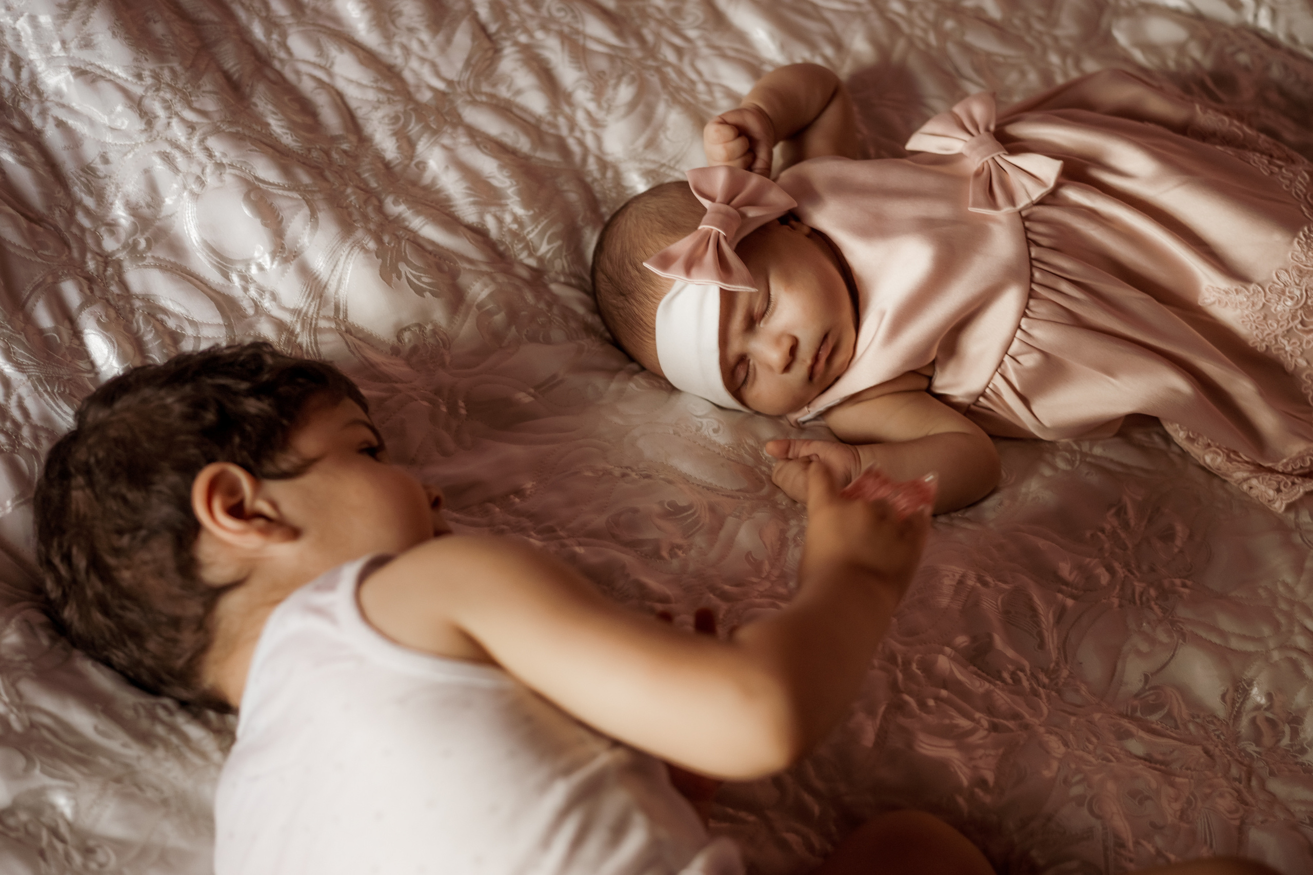 Домашняя  с новым членом семьи с маленькой дочкой. Ольга Плаксина фотограф в Саратове