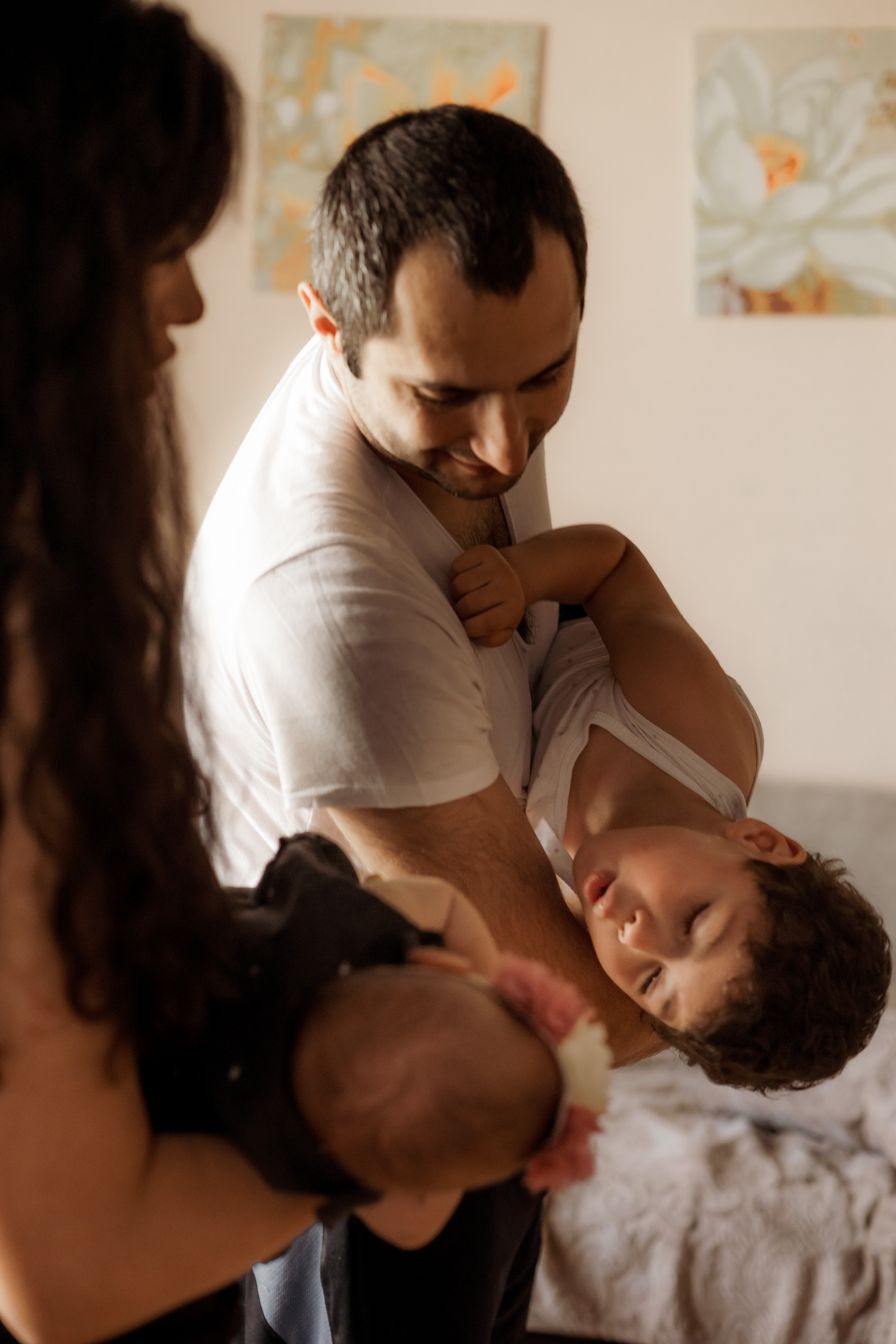 Домашняя  с новым членом семьи с маленькой дочкой. Ольга Плаксина фотограф в Саратове