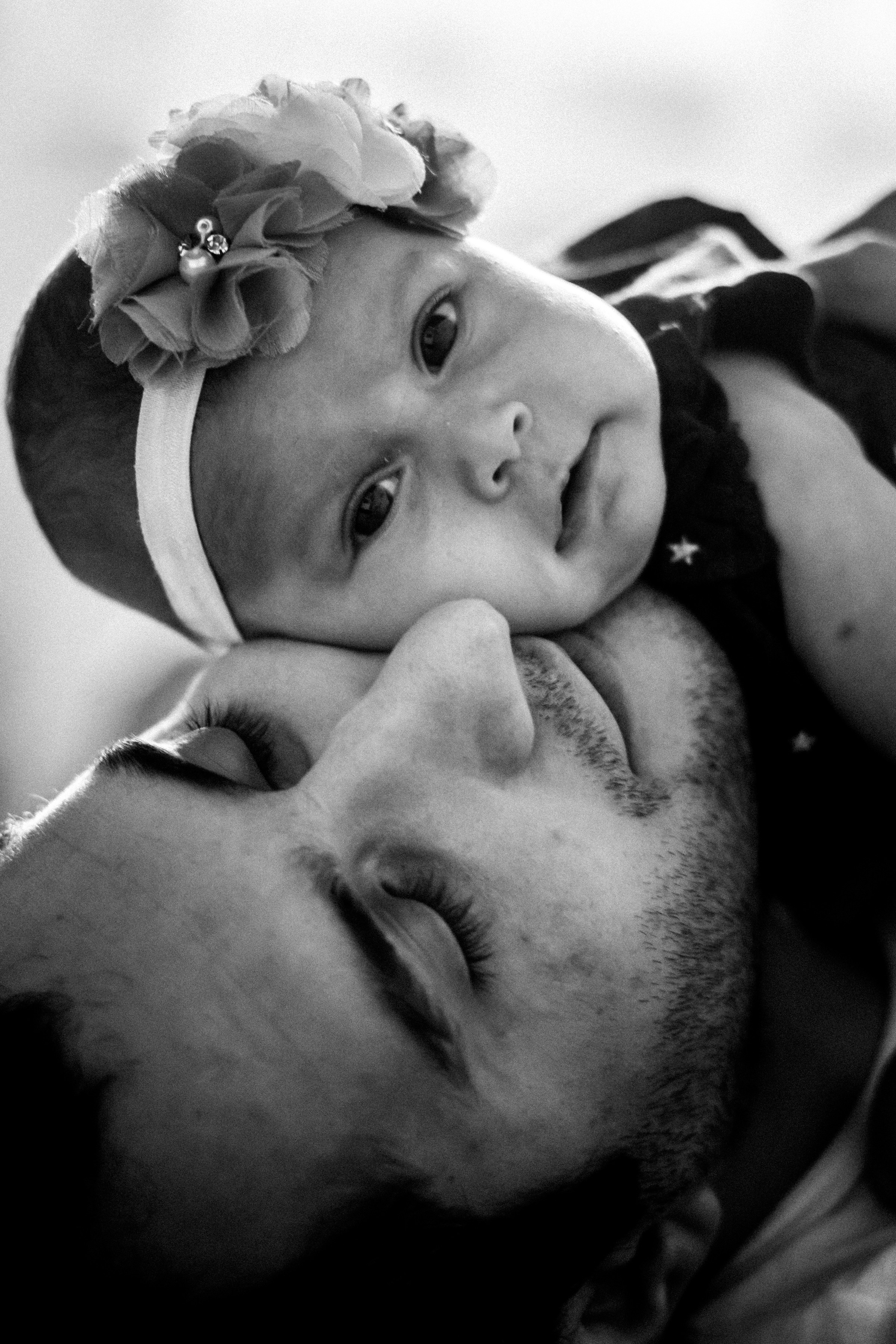 Домашняя  с новым членом семьи с маленькой дочкой. Ольга Плаксина фотограф в Саратове