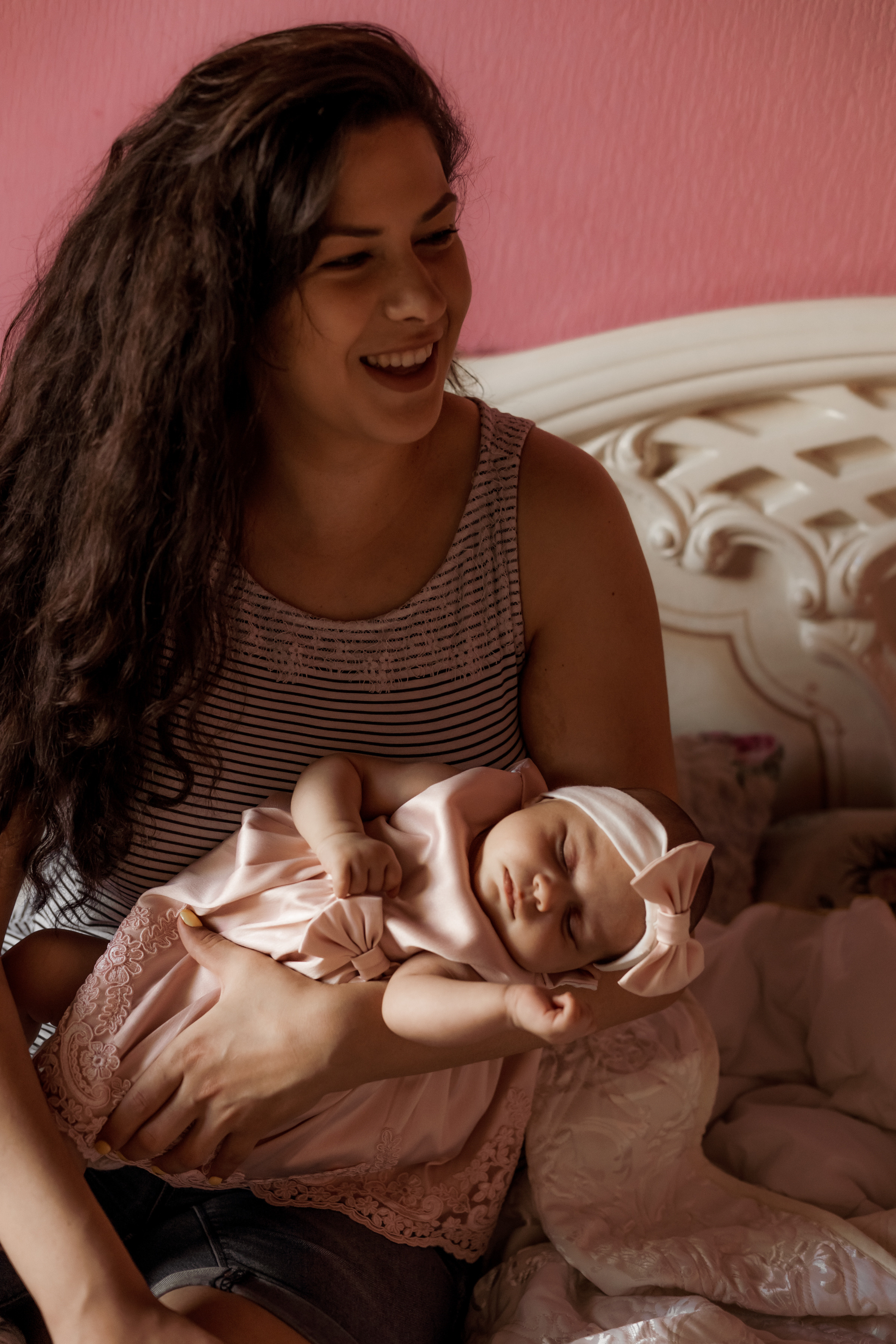 Домашняя  с новым членом семьи с маленькой дочкой. Ольга Плаксина фотограф в Саратове