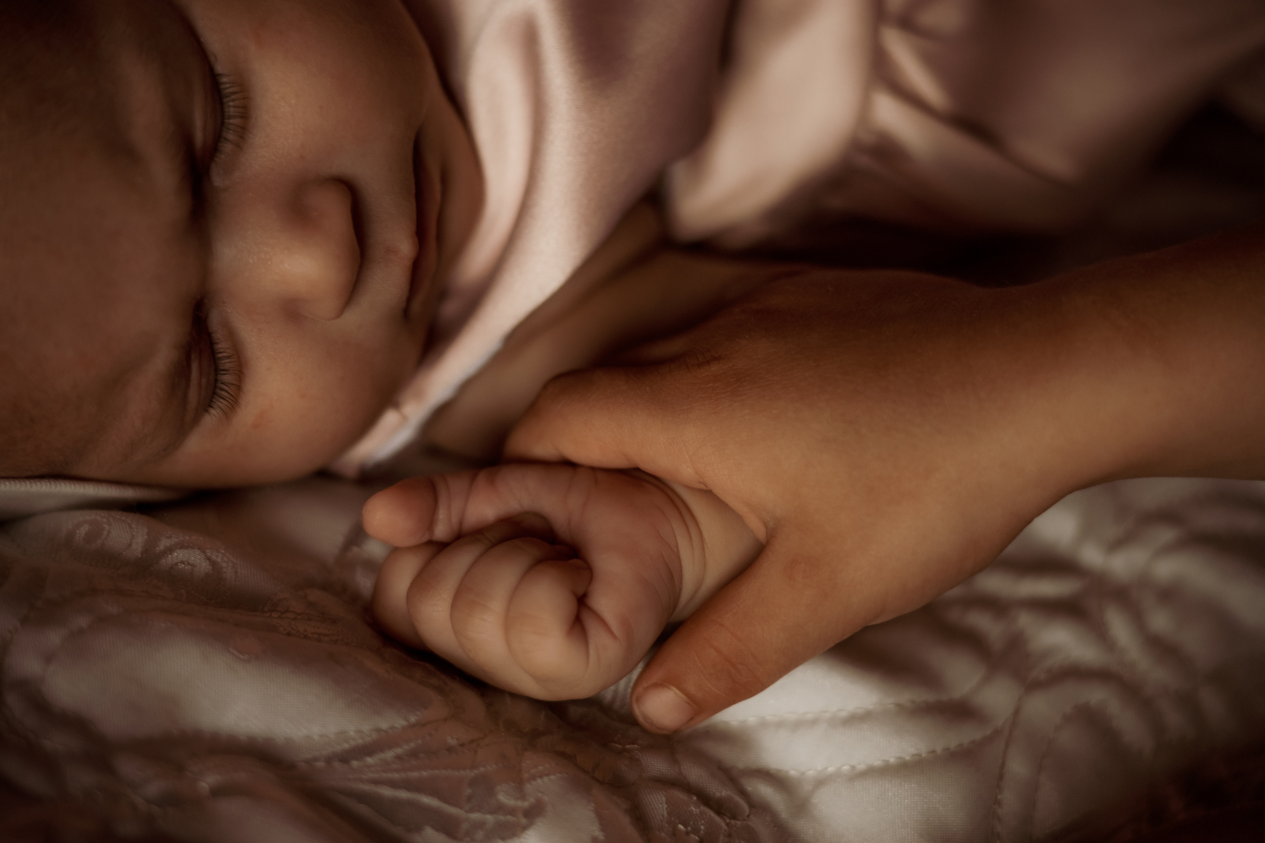 Домашняя  с новым членом семьи с маленькой дочкой. Ольга Плаксина фотограф в Саратове